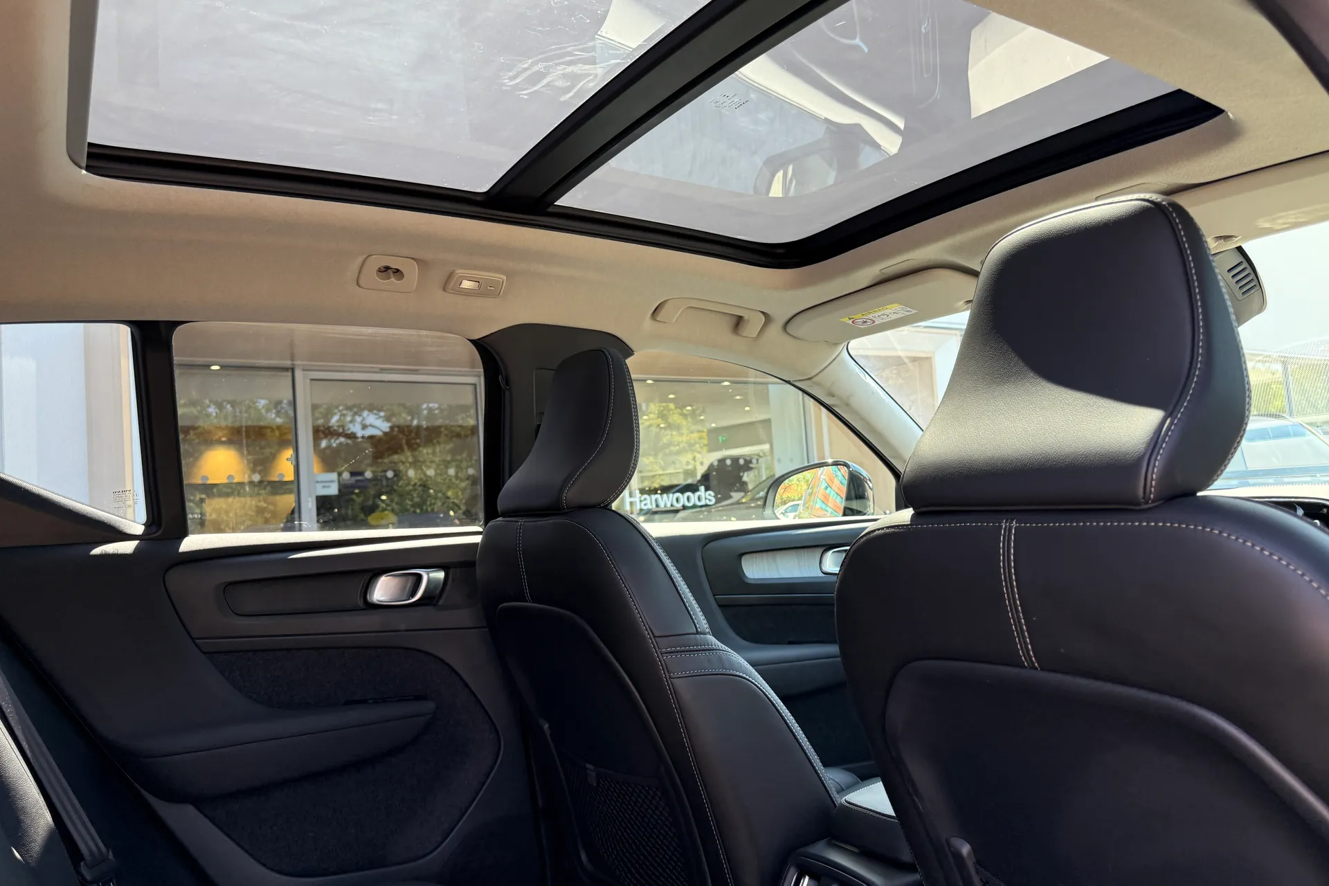 Volvo XC40 thumbnail image number 24