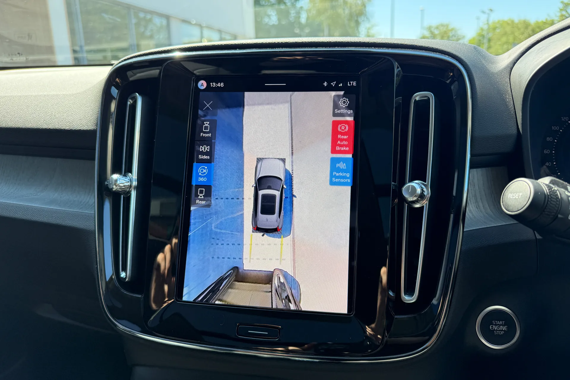 Volvo XC40 thumbnail image number 37