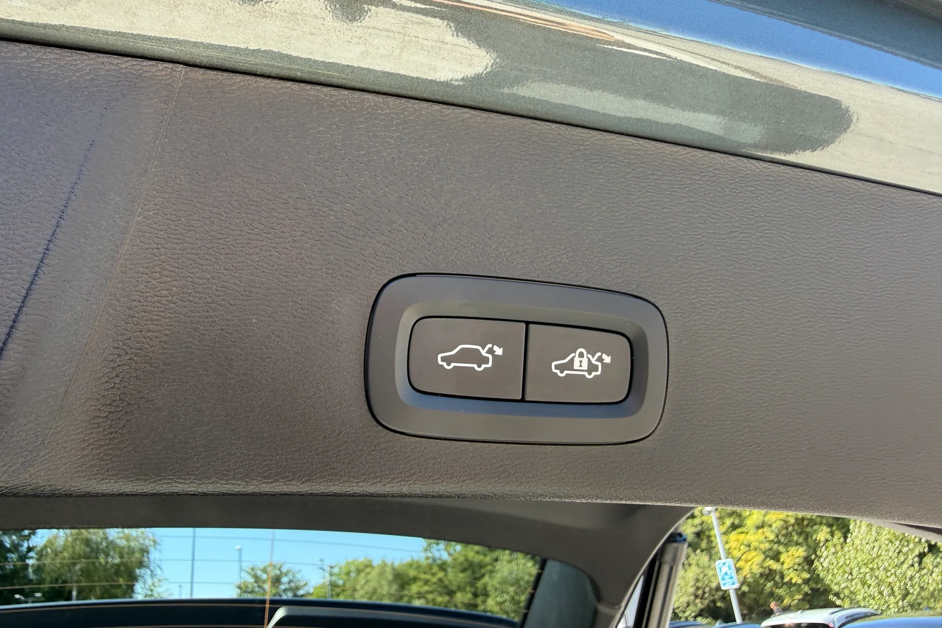 Volvo XC40 thumbnail image number 21