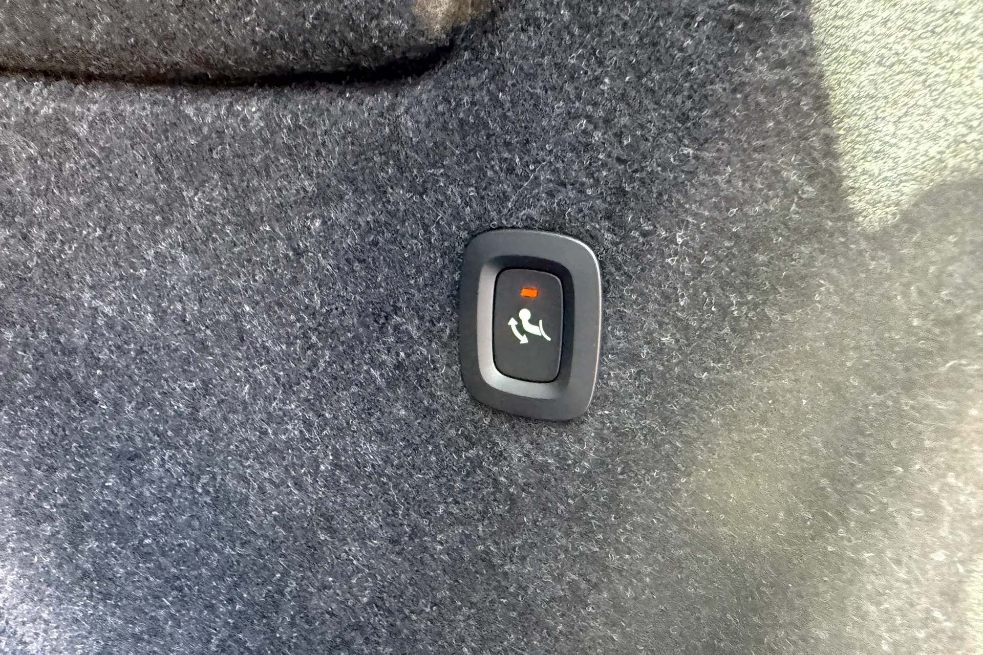 Volvo XC40 thumbnail image number 22