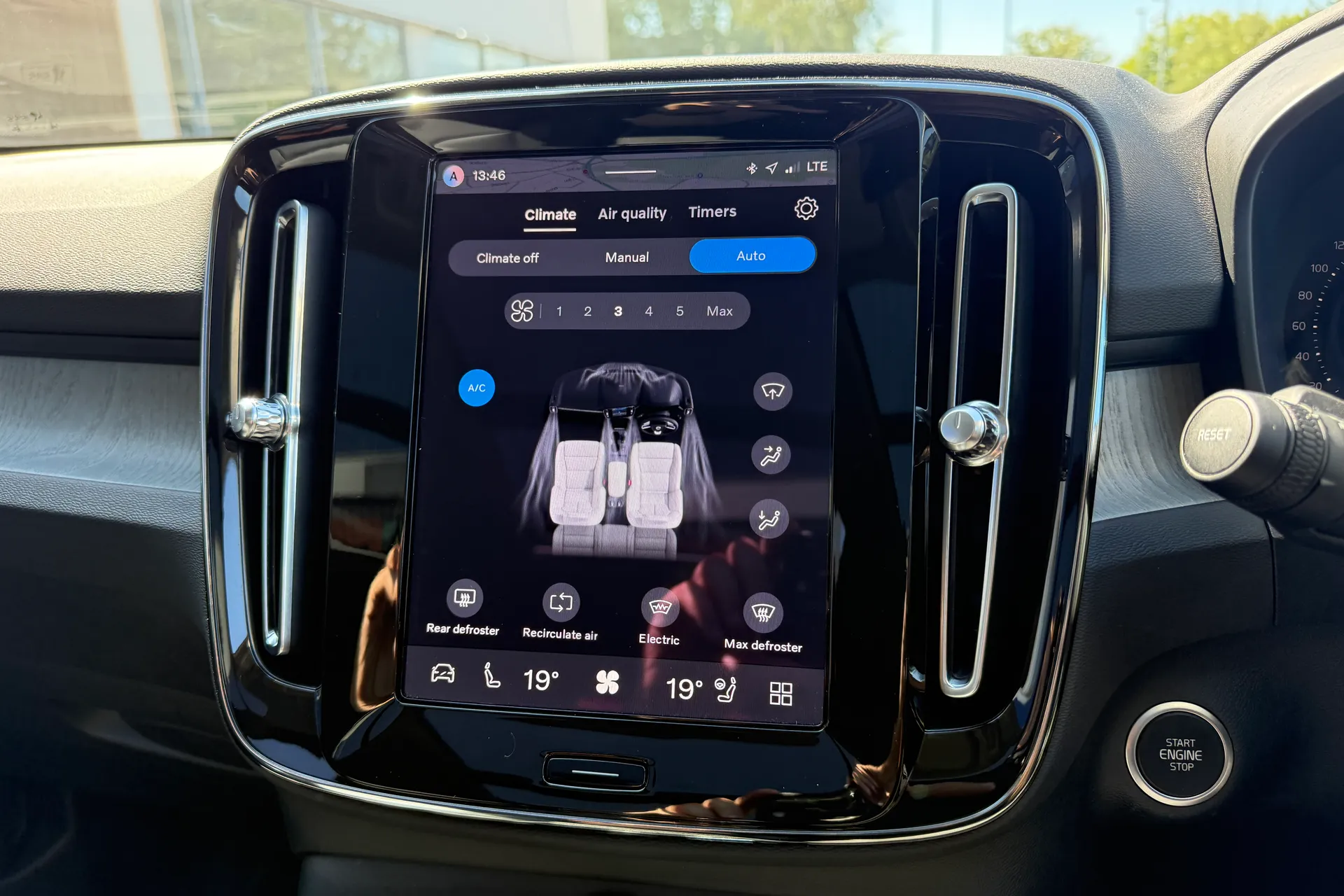 Volvo XC40 thumbnail image number 38