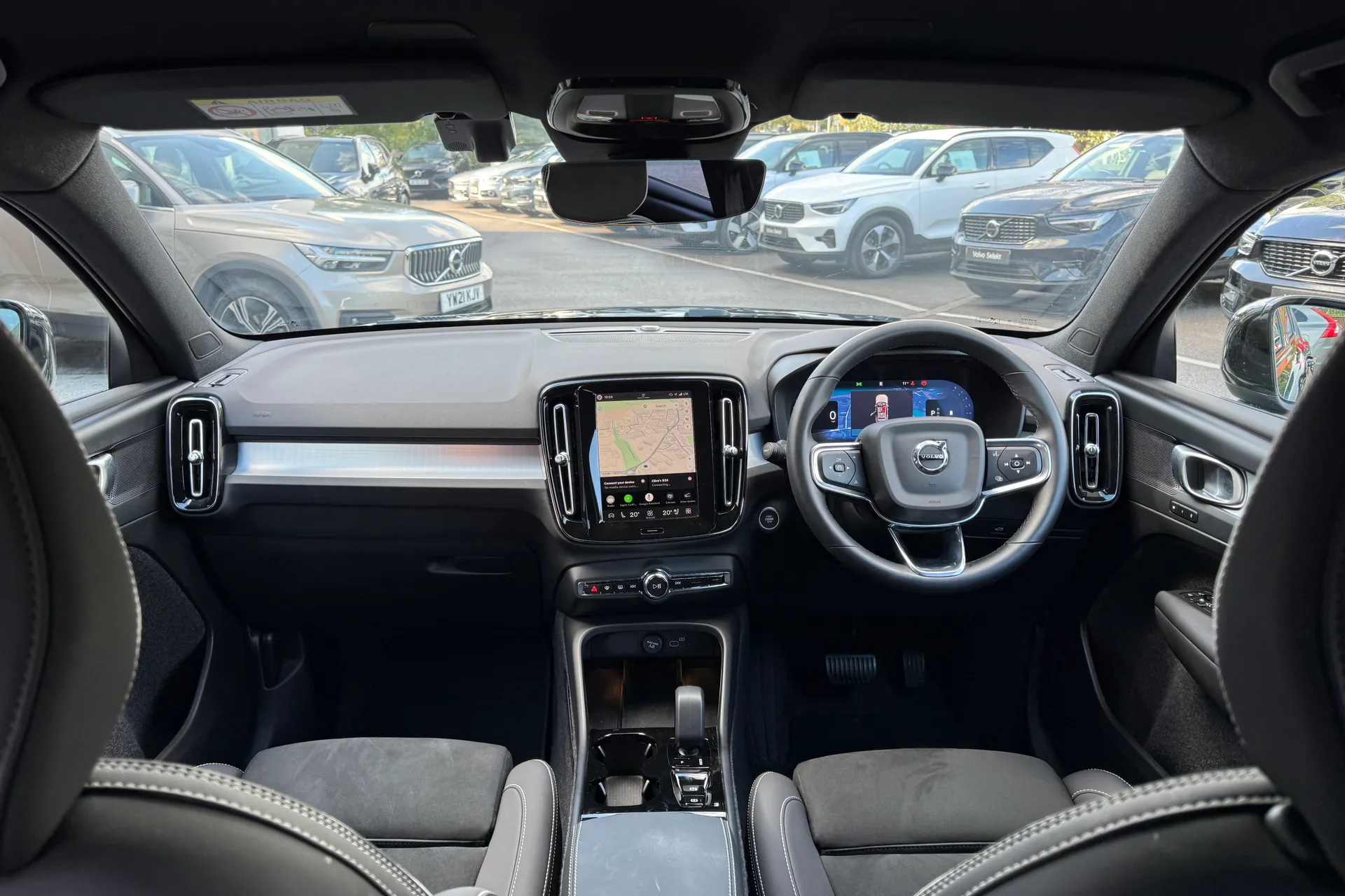 Volvo XC40 thumbnail image number 3