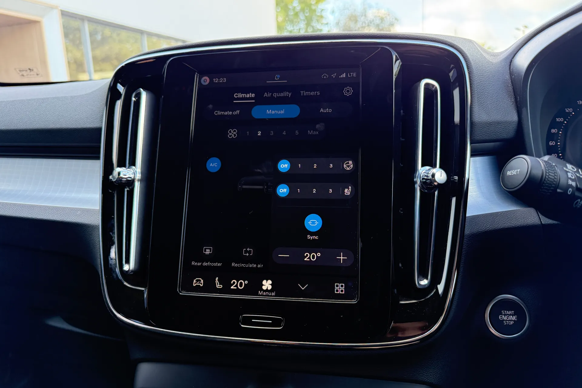 Volvo XC40 thumbnail image number 40