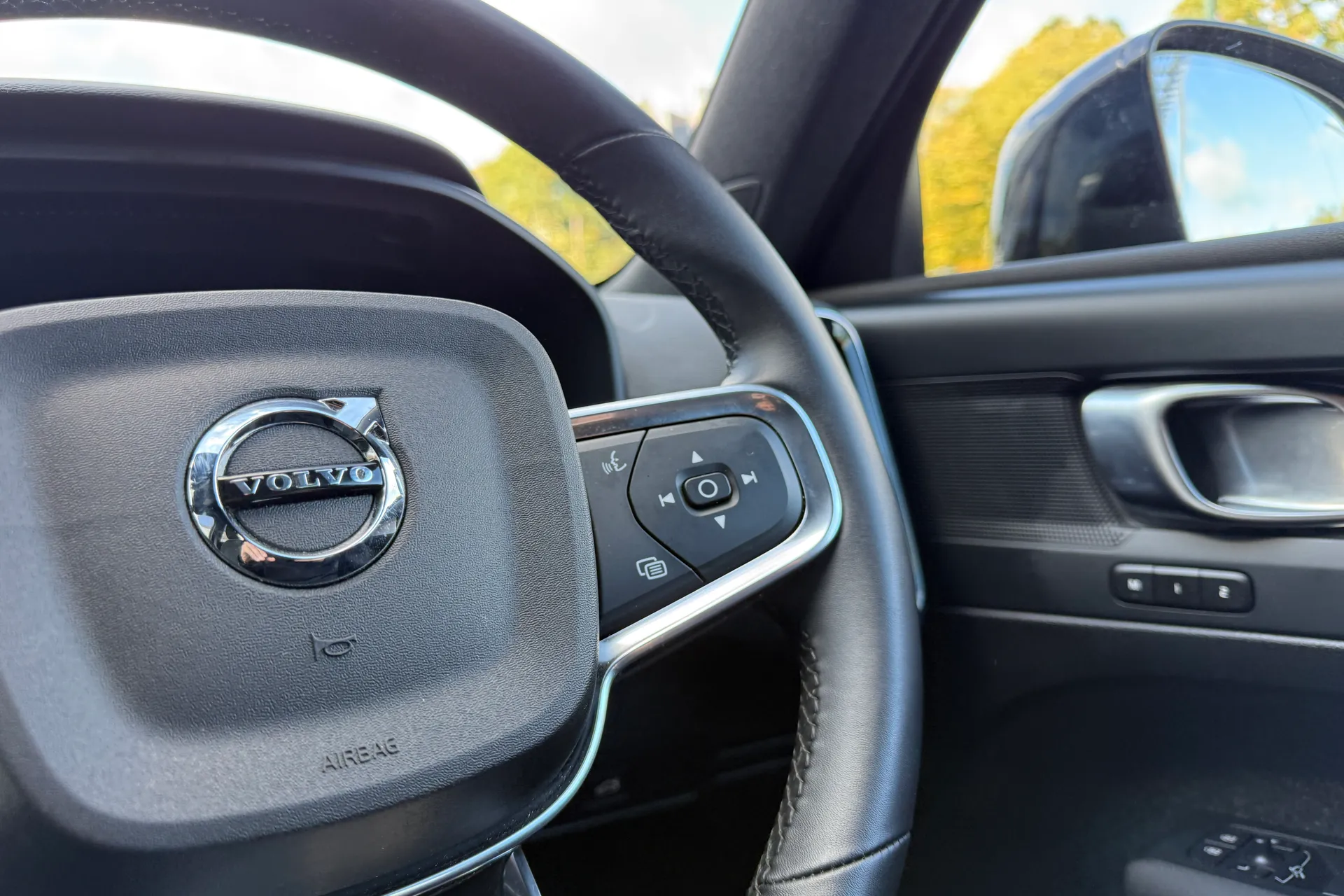 Volvo XC40 thumbnail image number 38