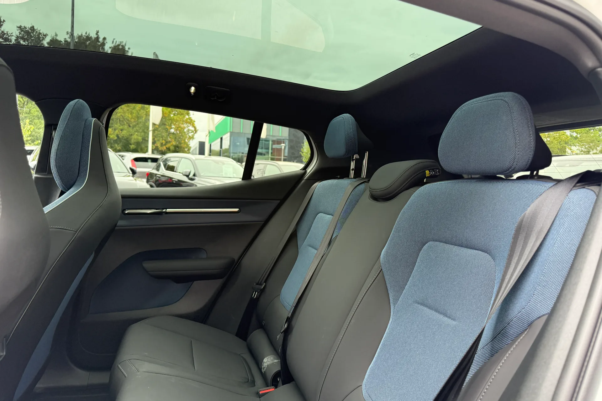 Volvo EX30 thumbnail image number 30
