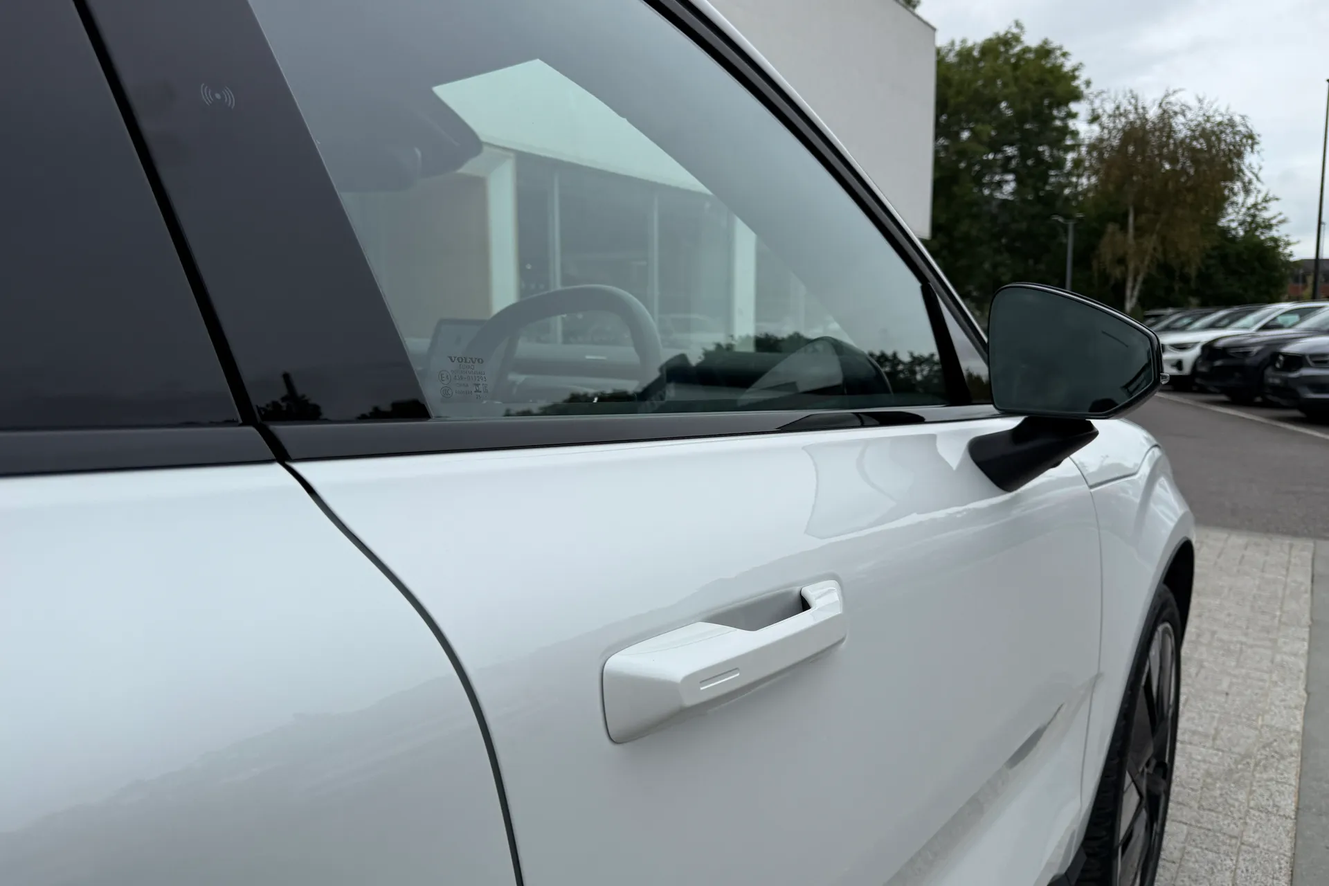 Volvo EX30 thumbnail image number 15