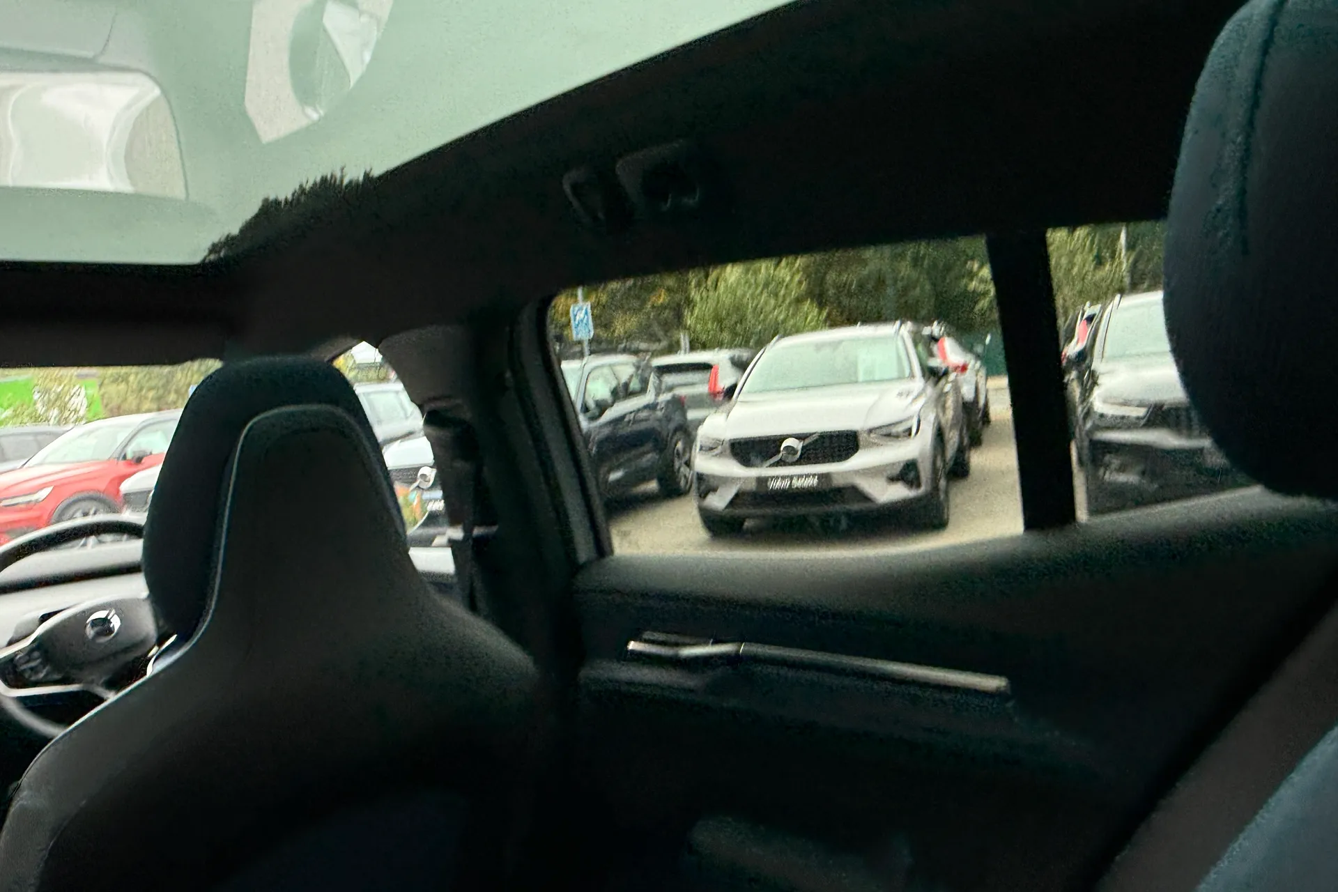 Volvo EX30 thumbnail image number 21
