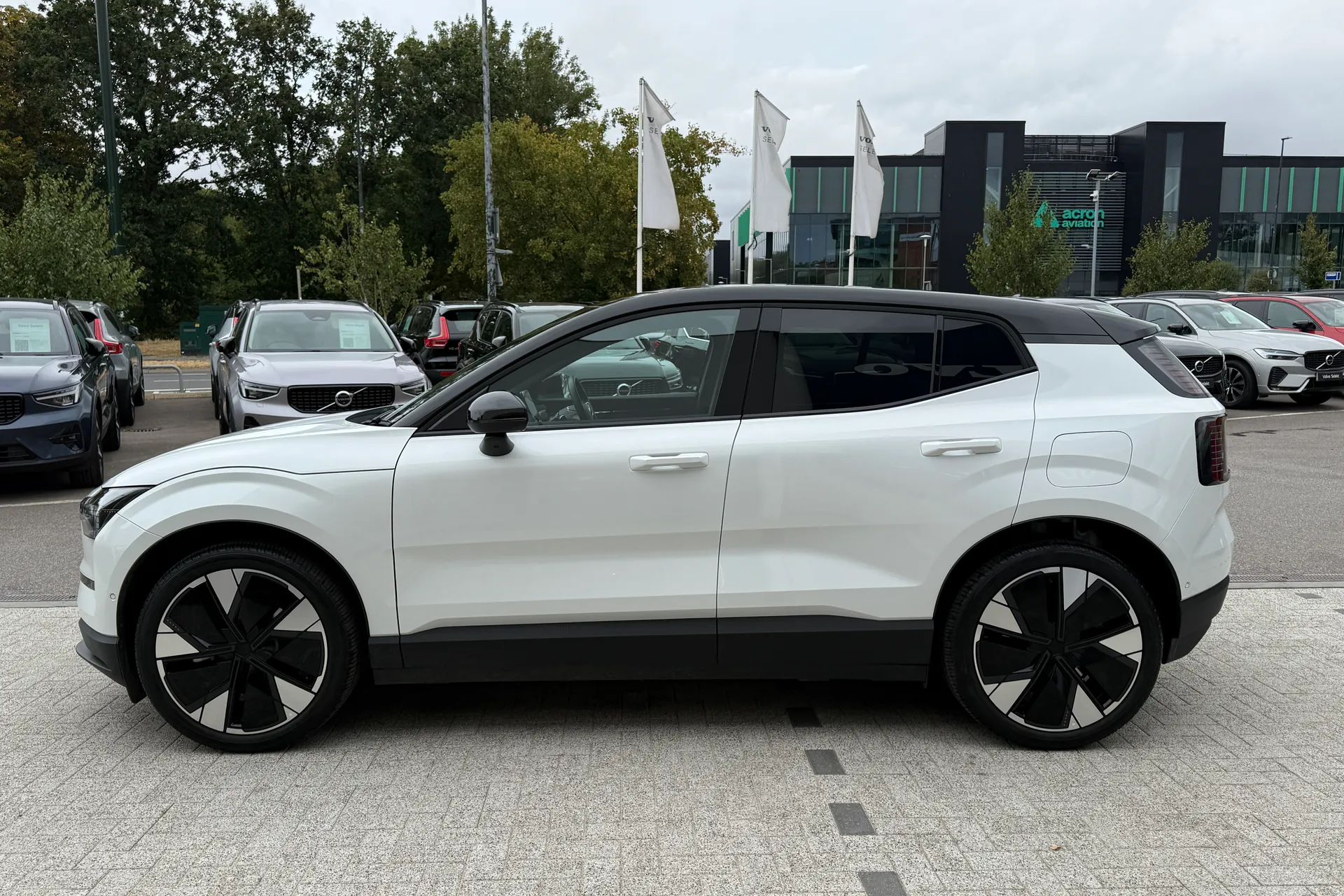 Volvo EX30 thumbnail image number 11