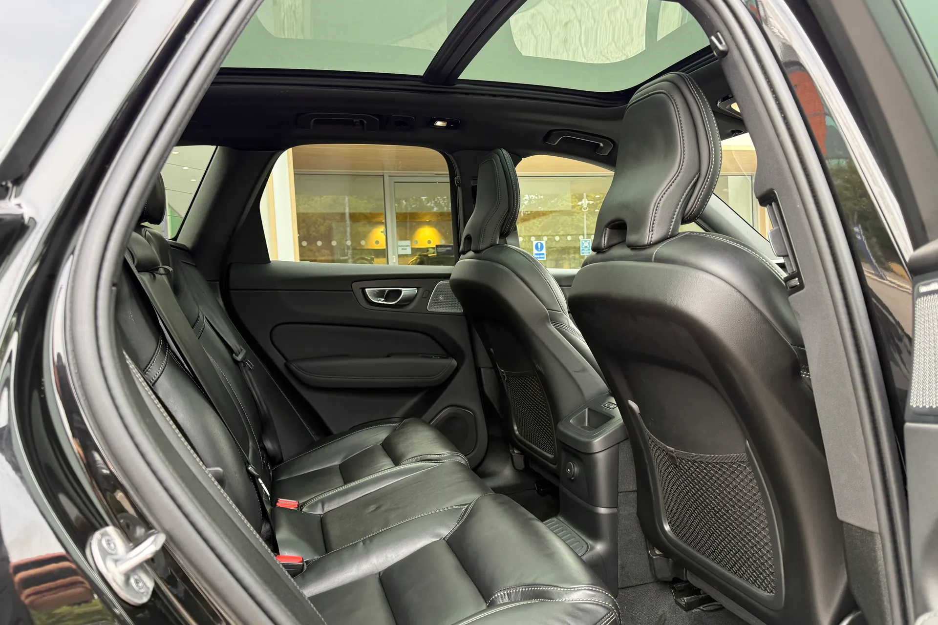Volvo XC60 thumbnail image number 25