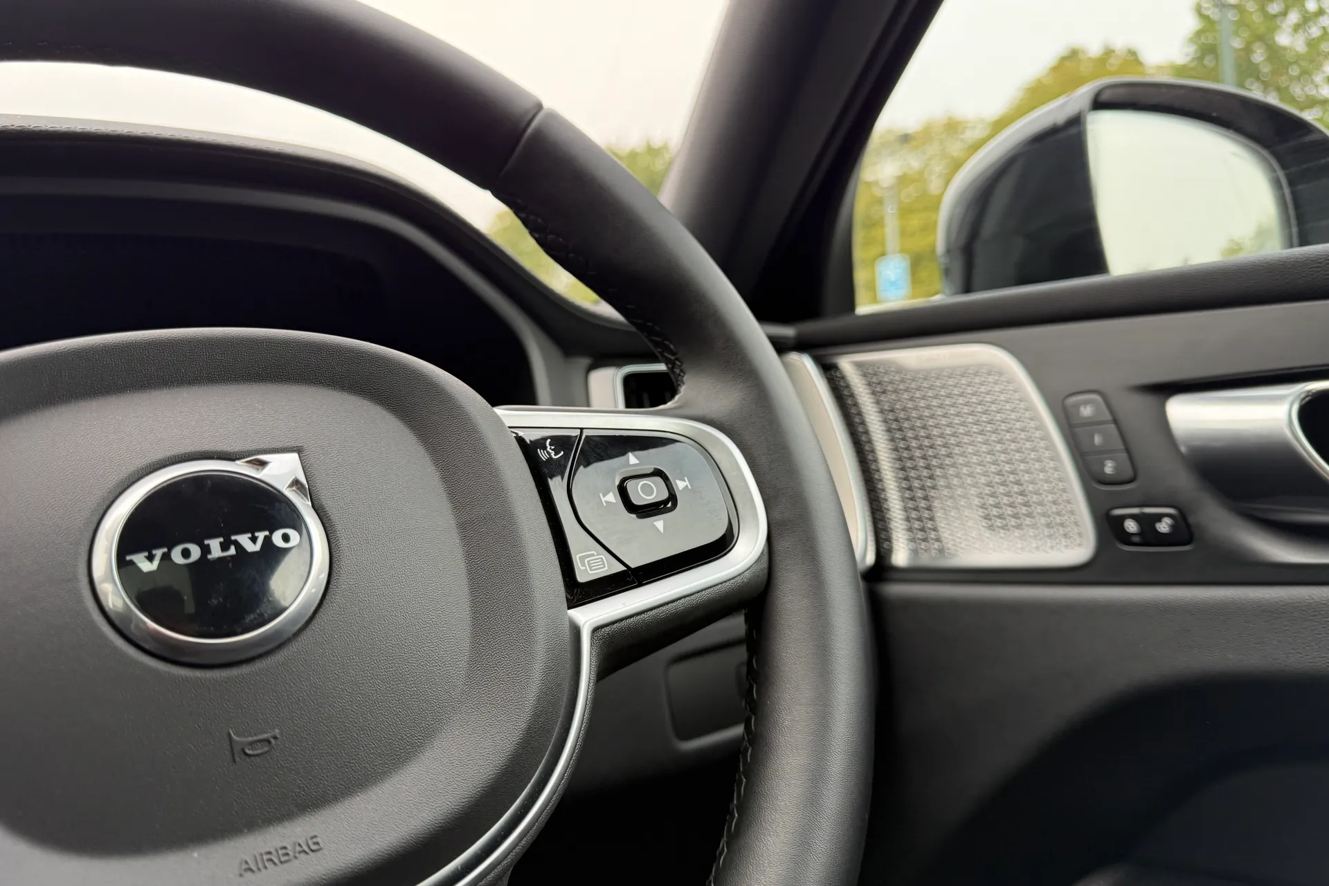 Volvo XC60 thumbnail image number 37