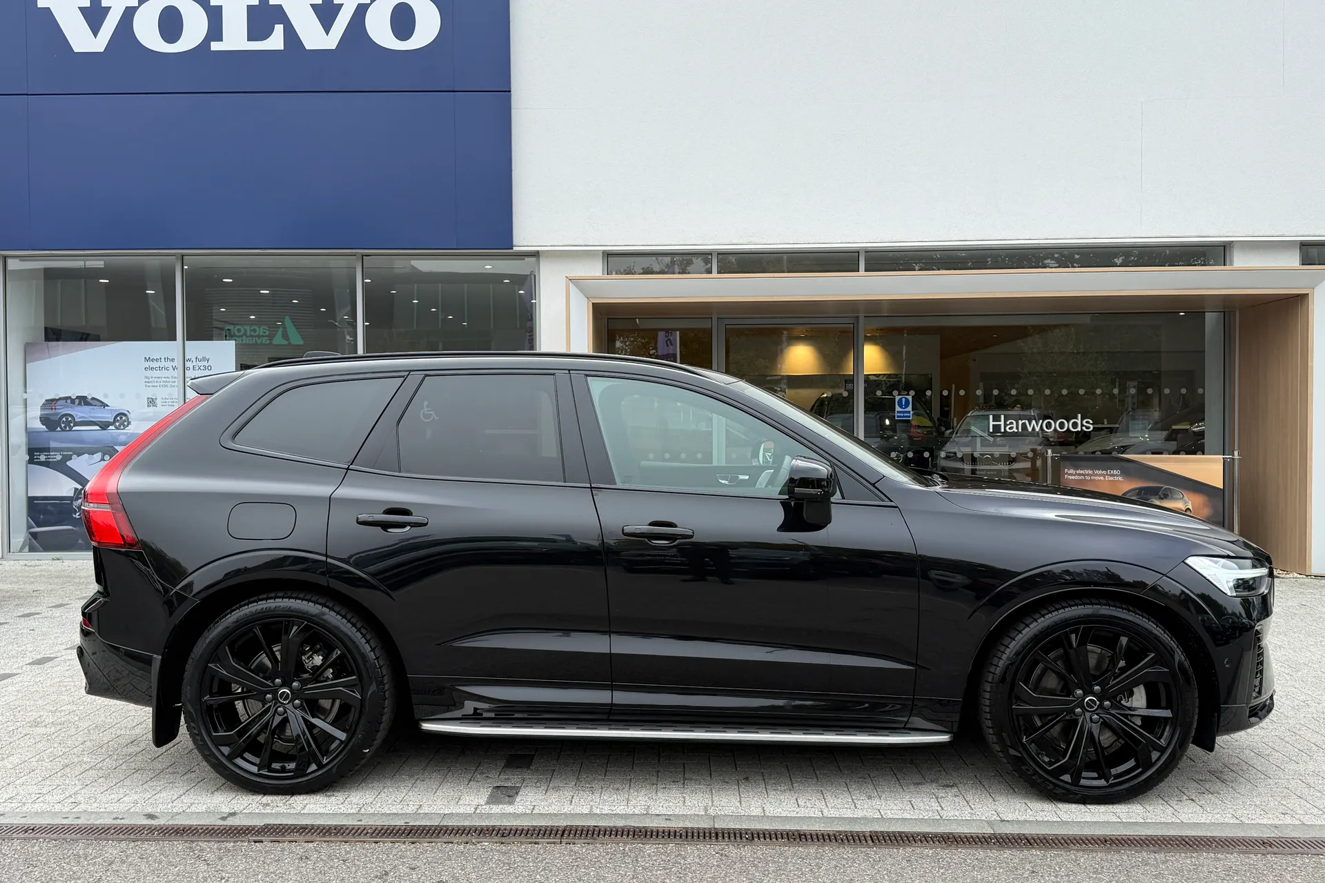 Volvo XC60 thumbnail image number 2
