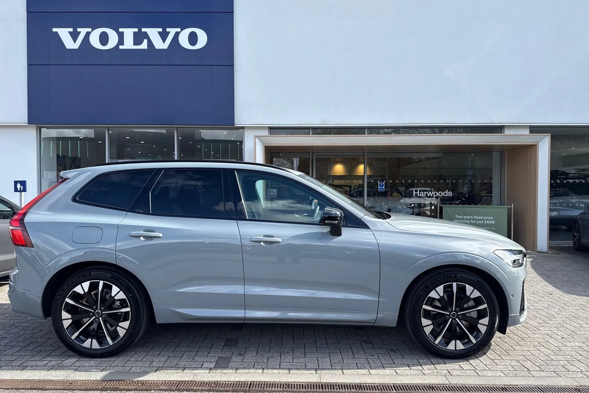 Volvo XC60 thumbnail image number 2