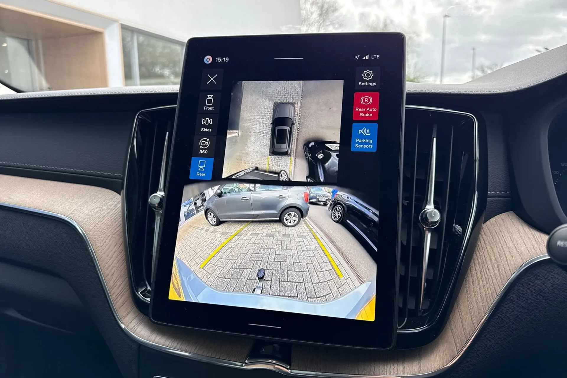 Volvo XC60 thumbnail image number 4