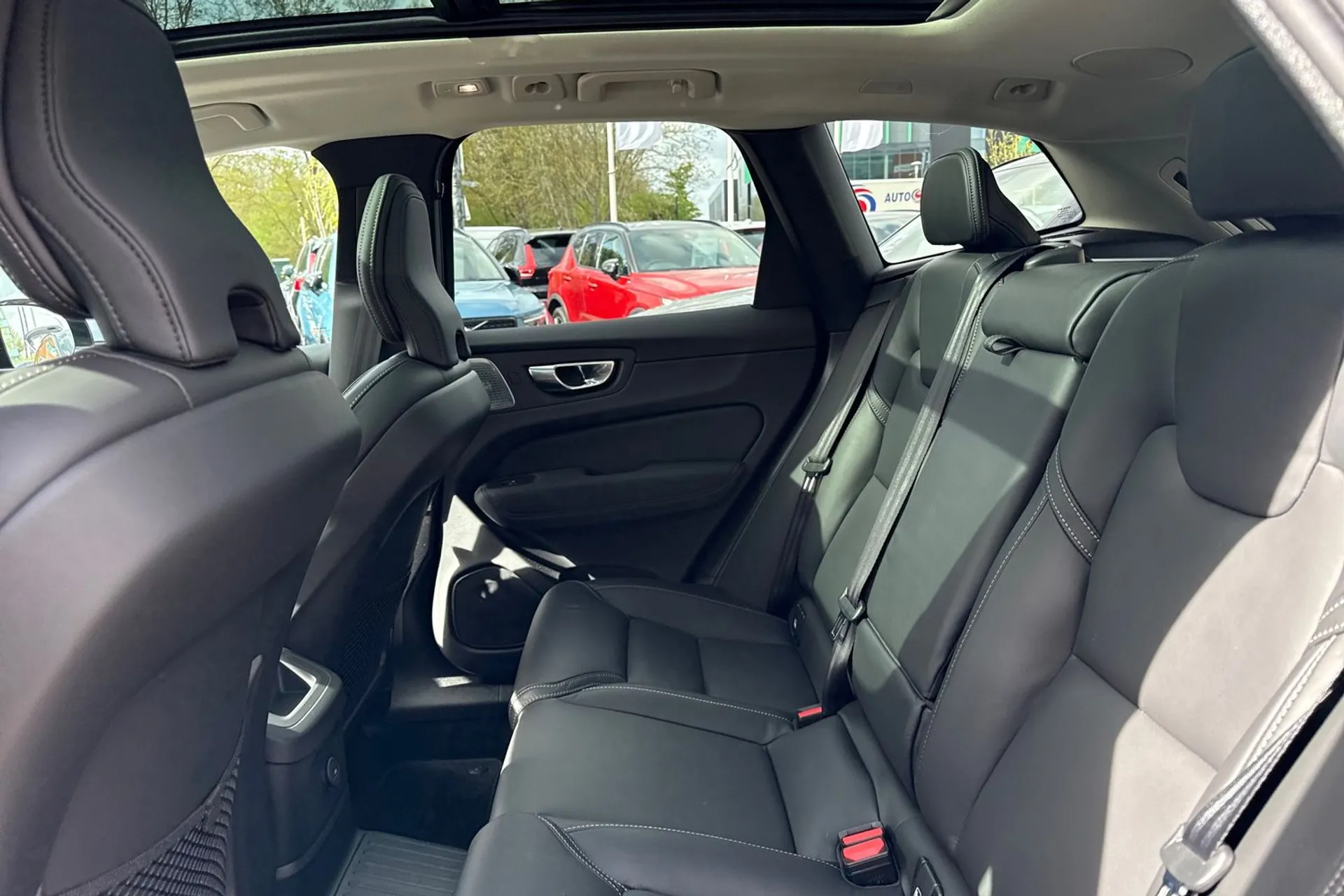 Volvo XC60 thumbnail image number 32