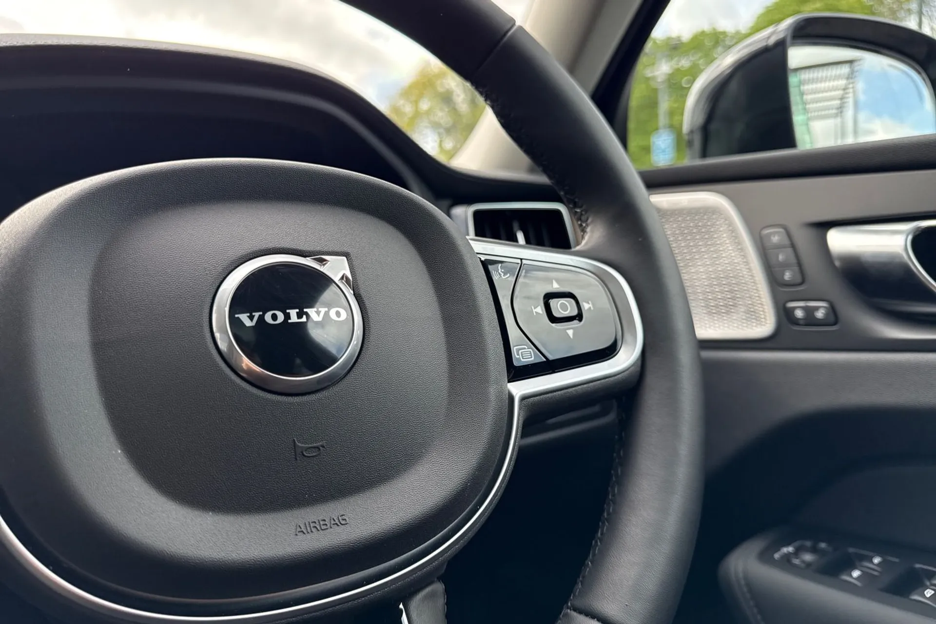 Volvo XC60 thumbnail image number 39