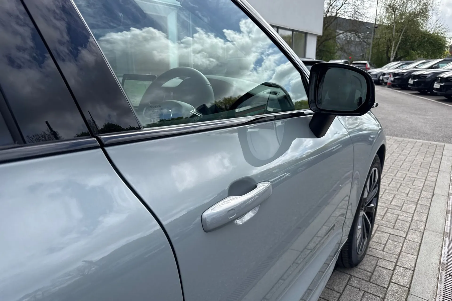 Volvo XC60 thumbnail image number 17