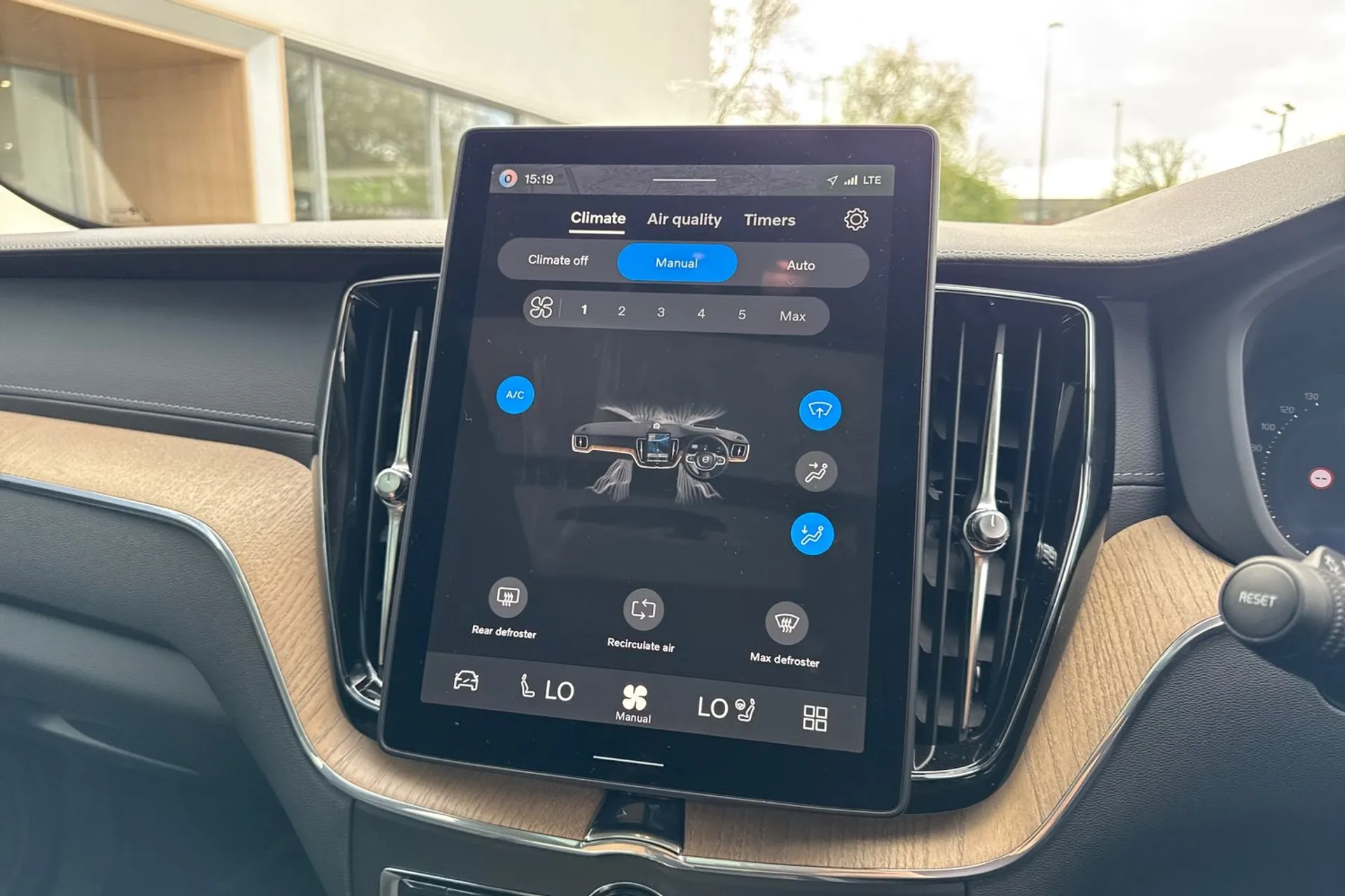 Volvo XC60 thumbnail image number 40