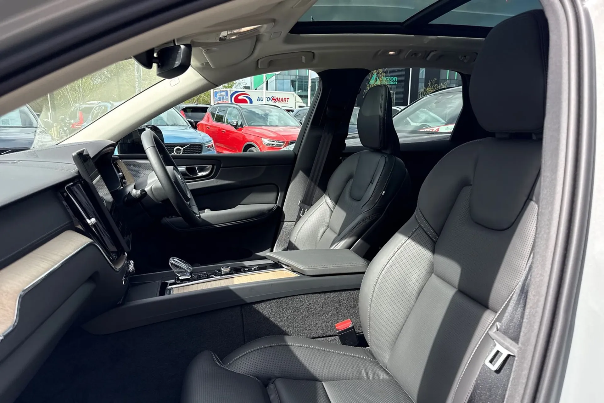 Volvo XC60 thumbnail image number 30