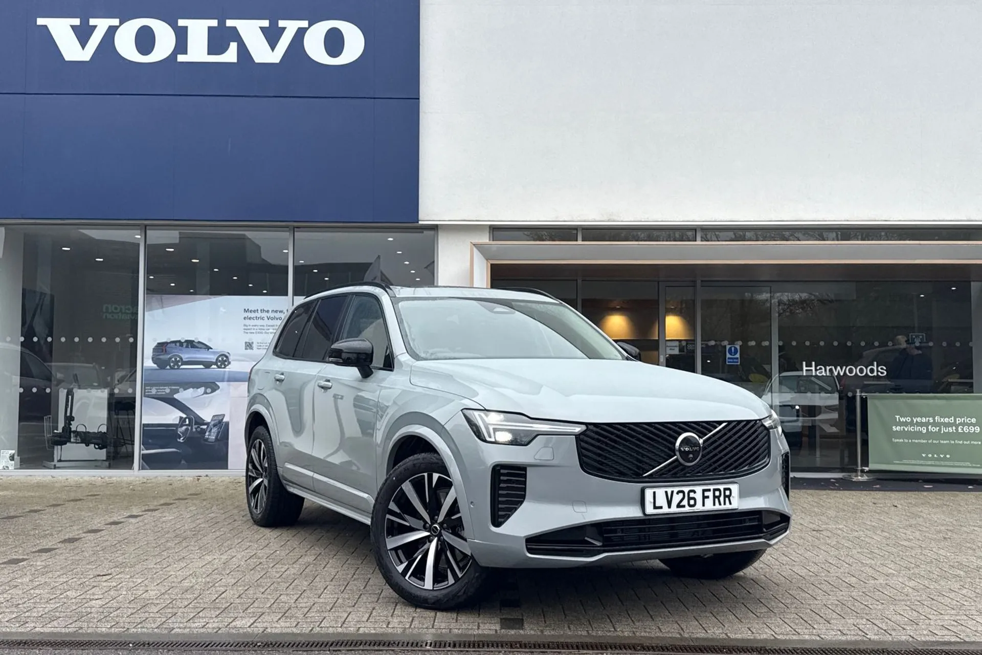 Volvo XC90 focused image