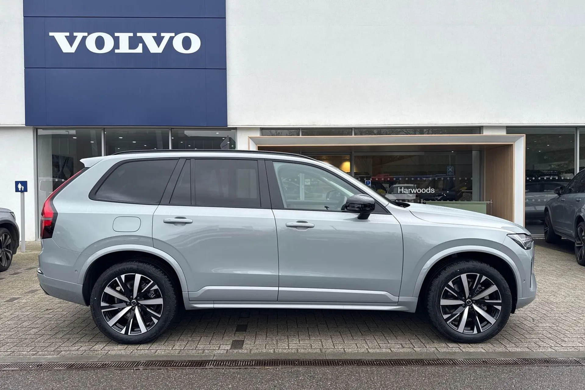 Volvo XC90 thumbnail image number 2