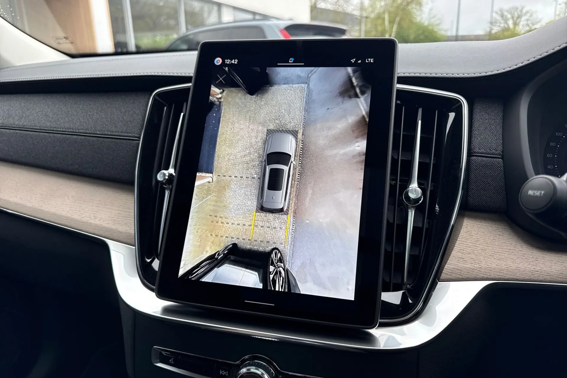 Volvo XC90 thumbnail image number 4