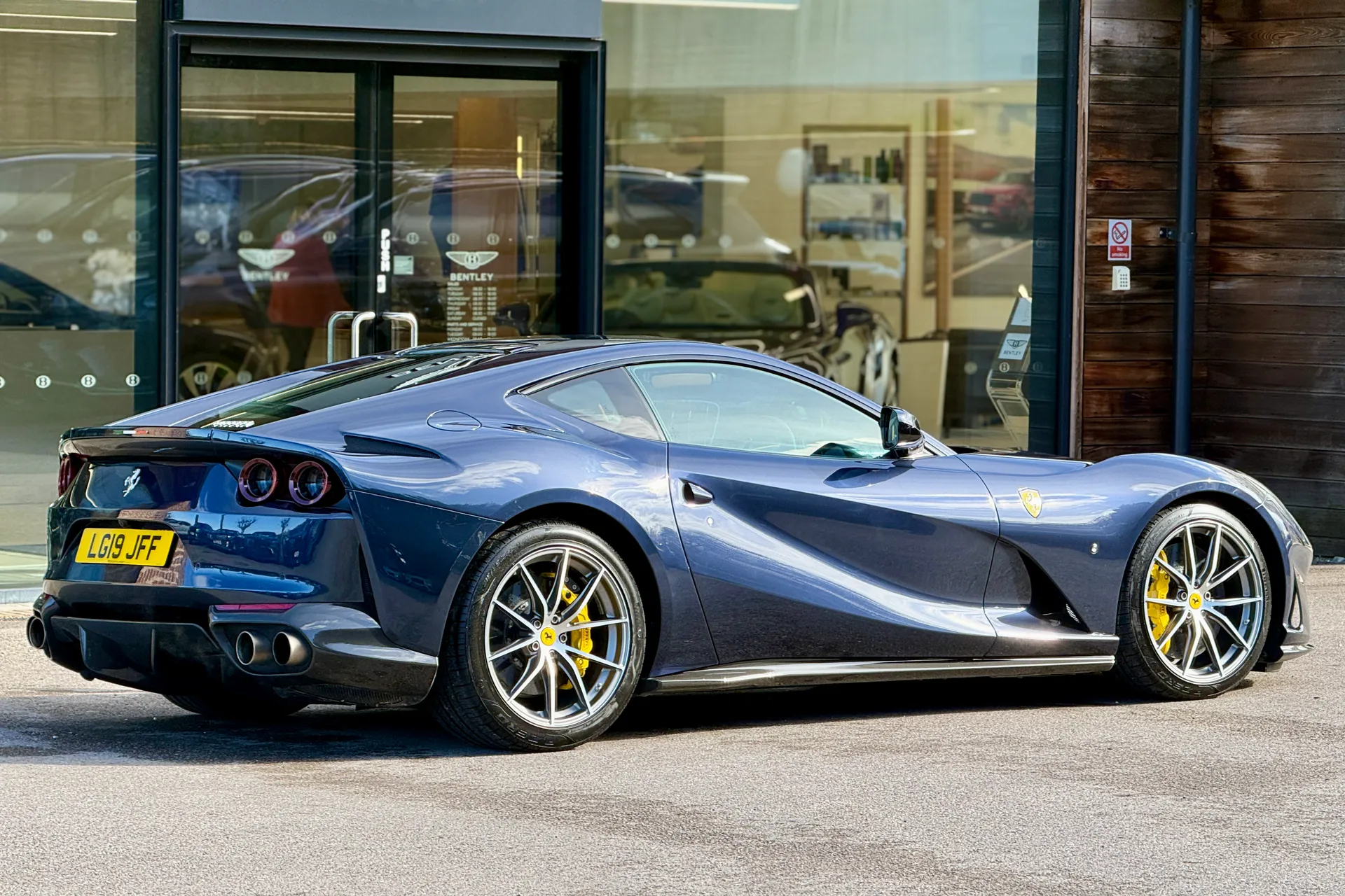 FERRARI 812 SUPERFAST thumbnail image number 15