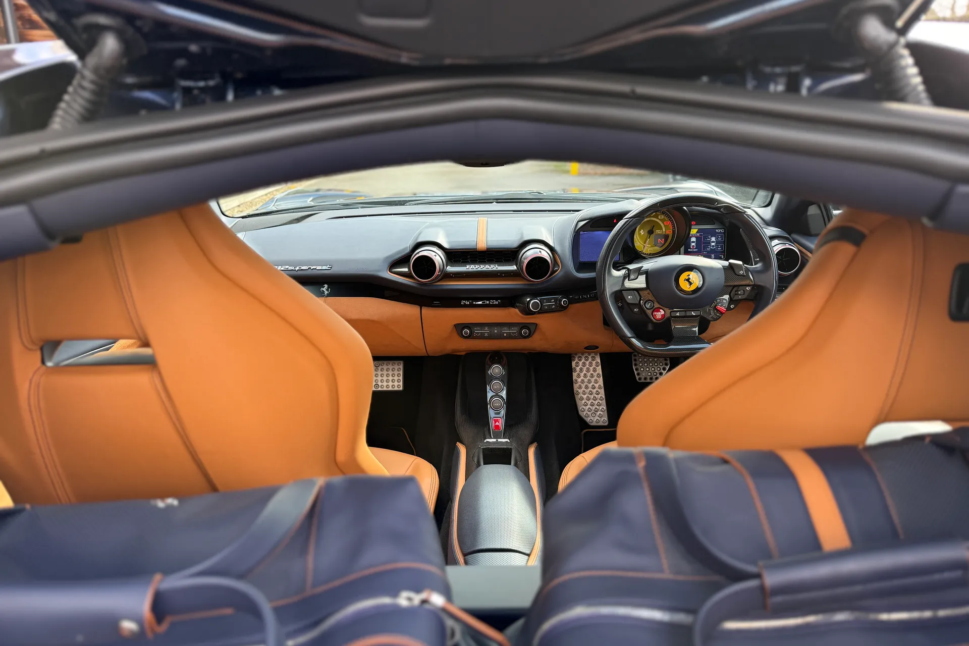 FERRARI 812 SUPERFAST thumbnail image number 65