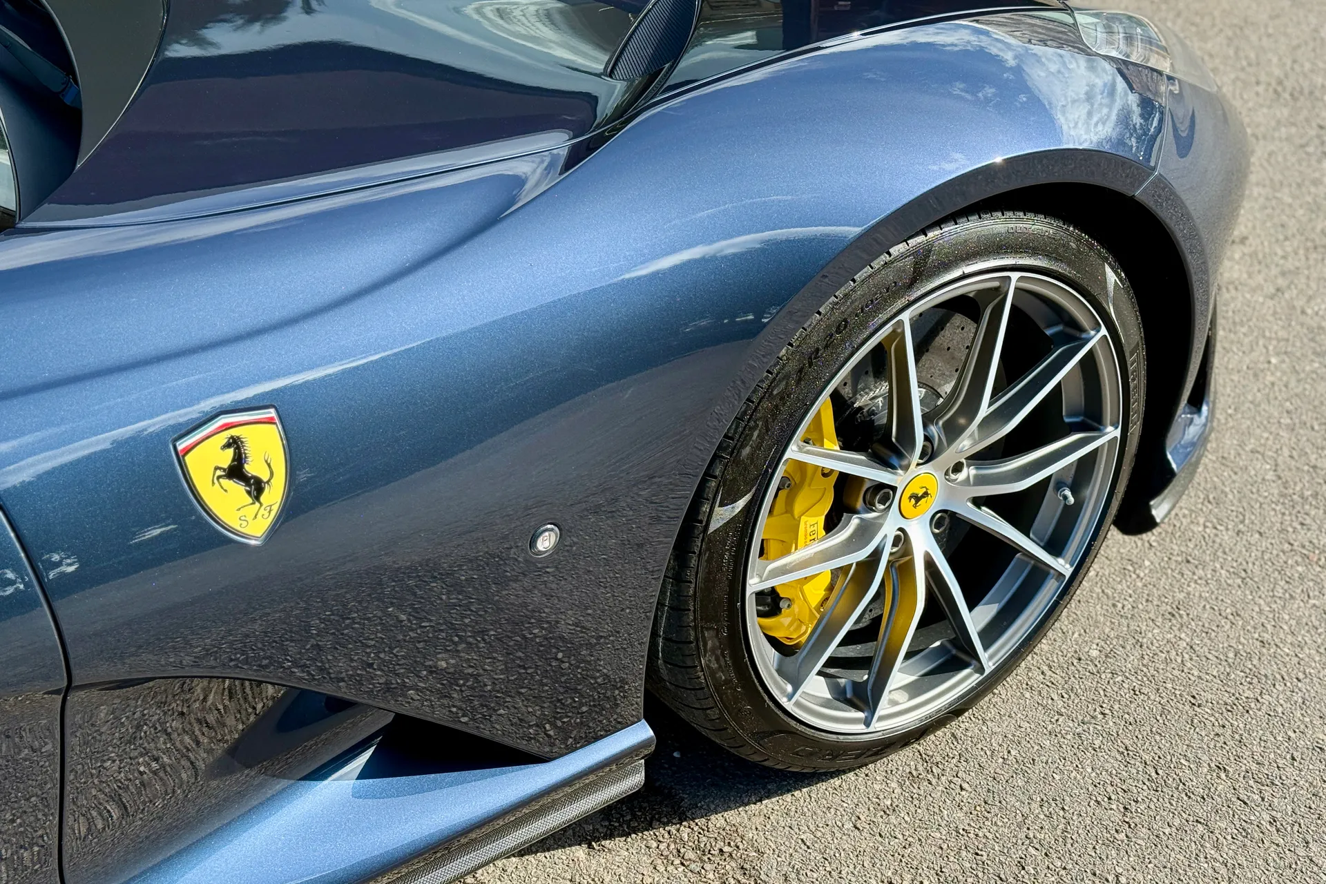 FERRARI 812 SUPERFAST thumbnail image number 18