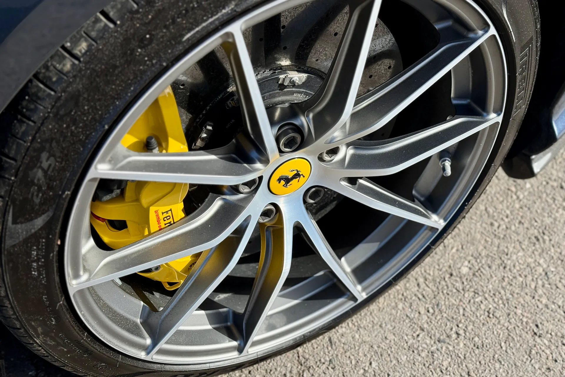 FERRARI 812 SUPERFAST thumbnail image number 19