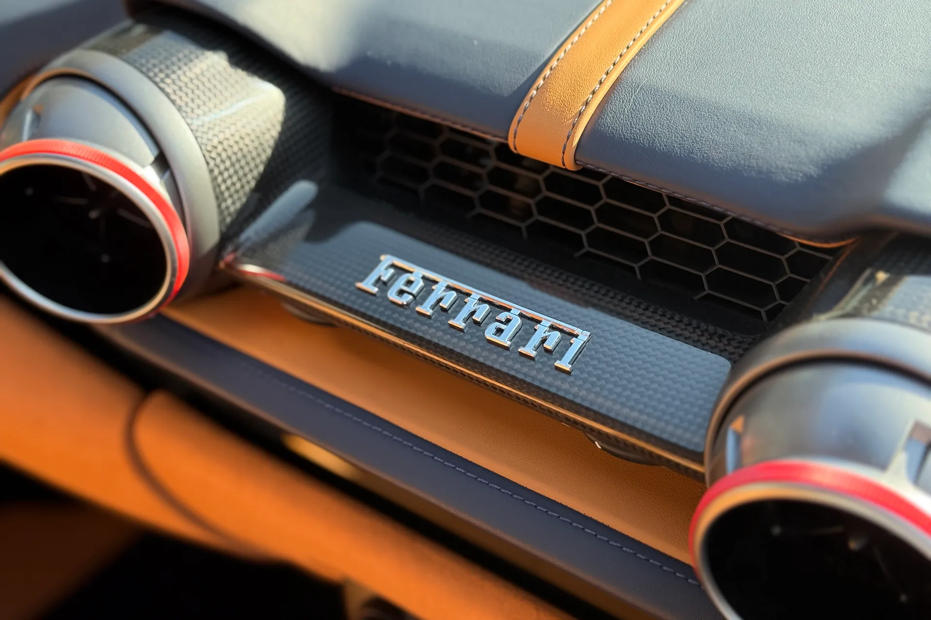 FERRARI 812 SUPERFAST thumbnail image number 42