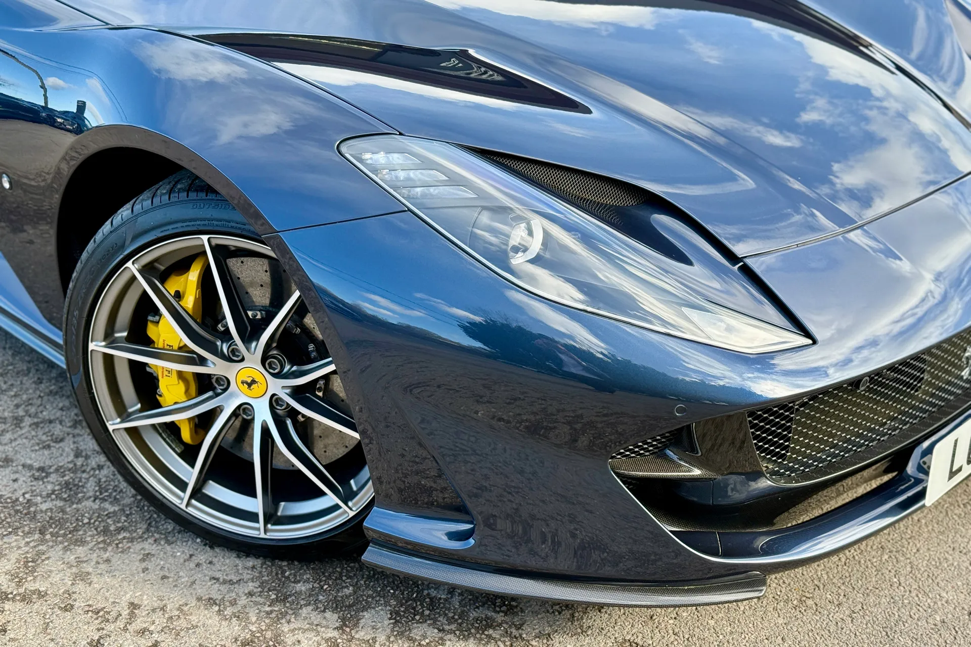 FERRARI 812 SUPERFAST thumbnail image number 9