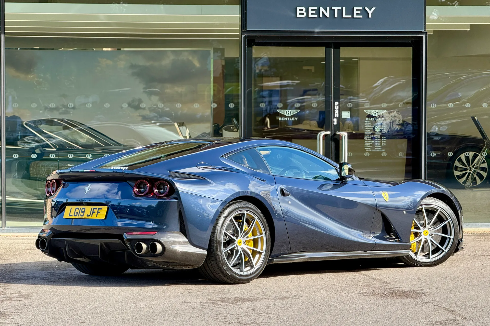FERRARI 812 SUPERFAST thumbnail image number 78