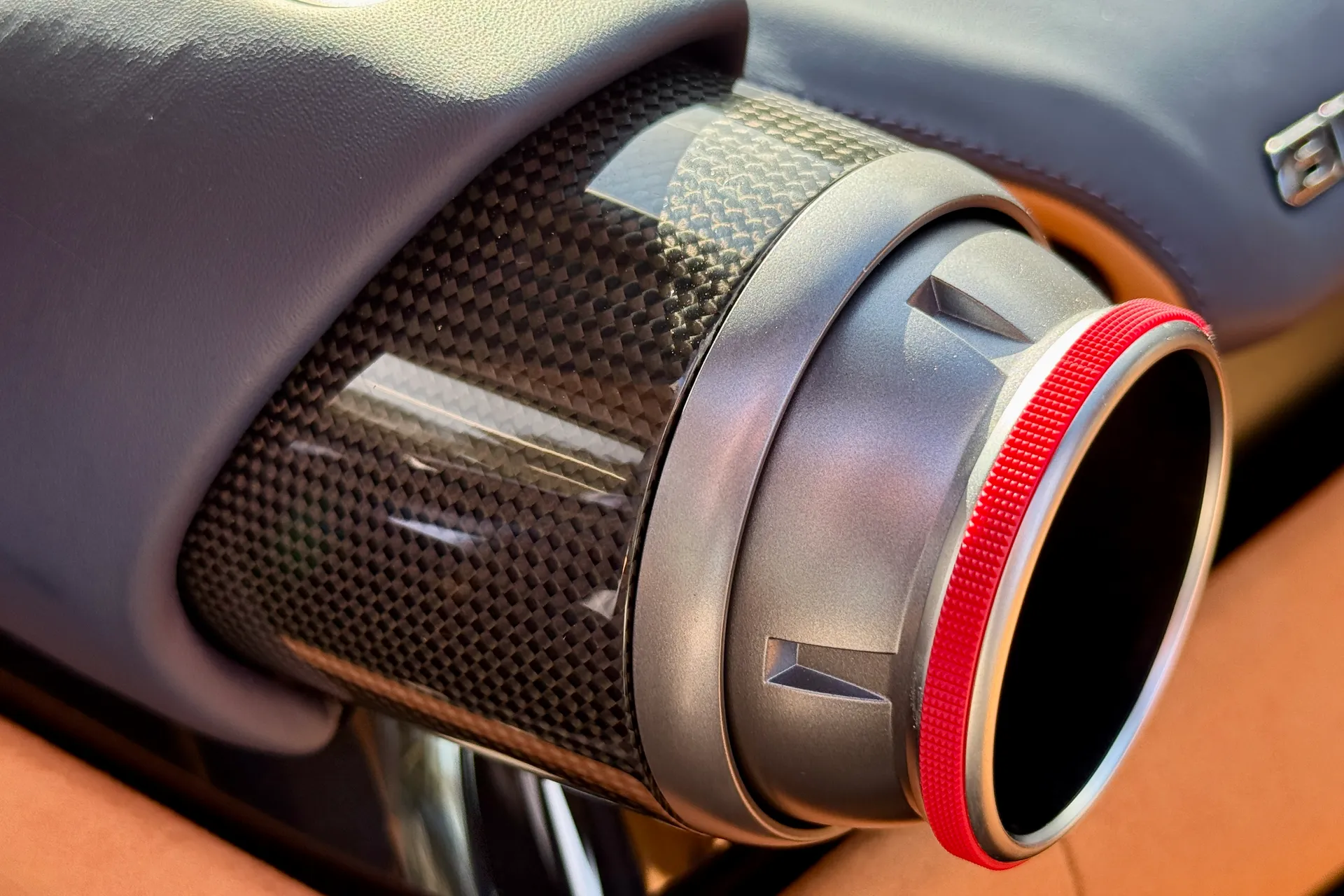 FERRARI 812 SUPERFAST thumbnail image number 57