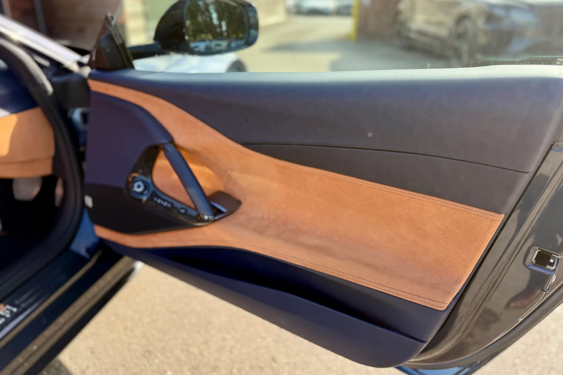 FERRARI 812 SUPERFAST thumbnail image number 32