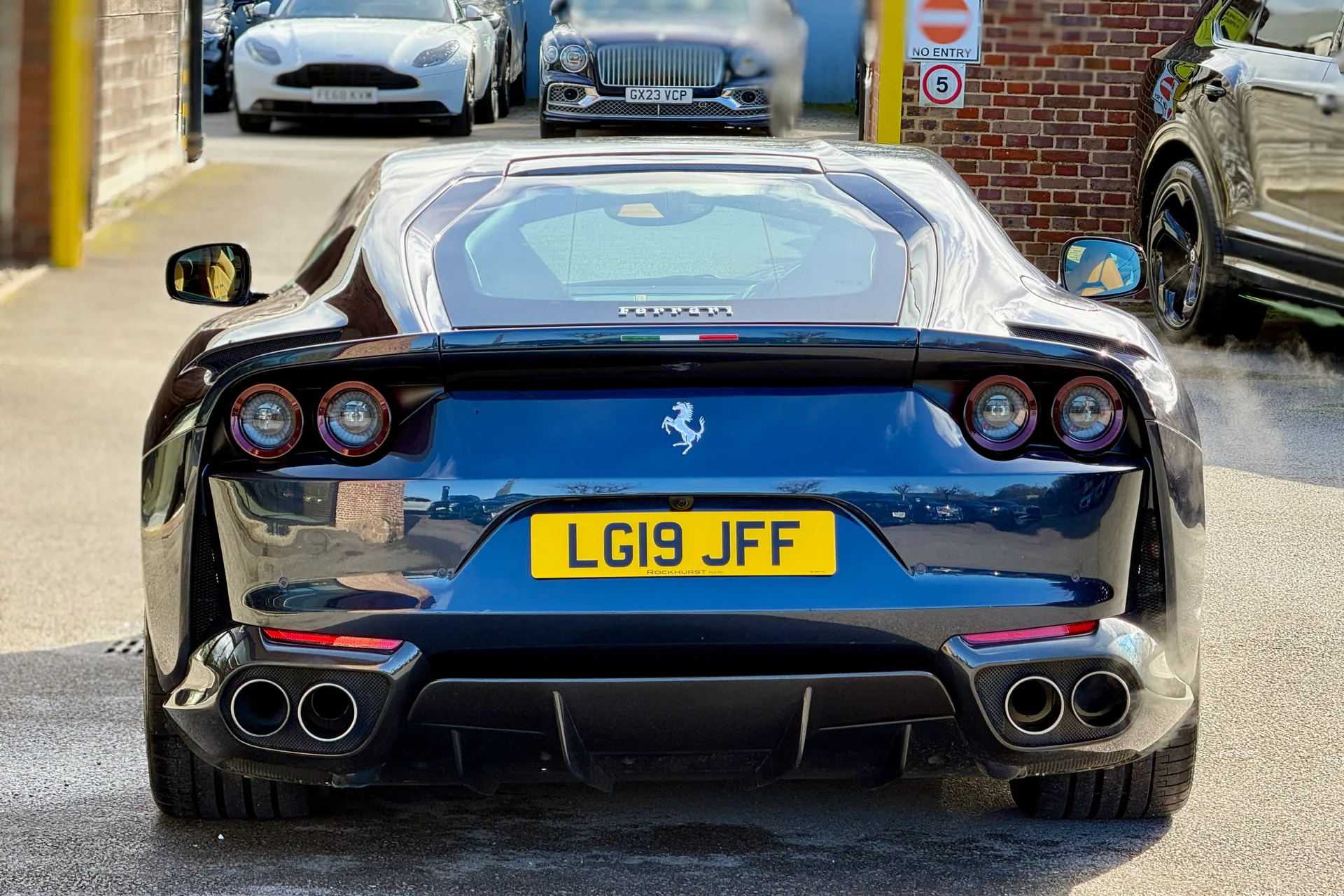 FERRARI 812 SUPERFAST thumbnail image number 14