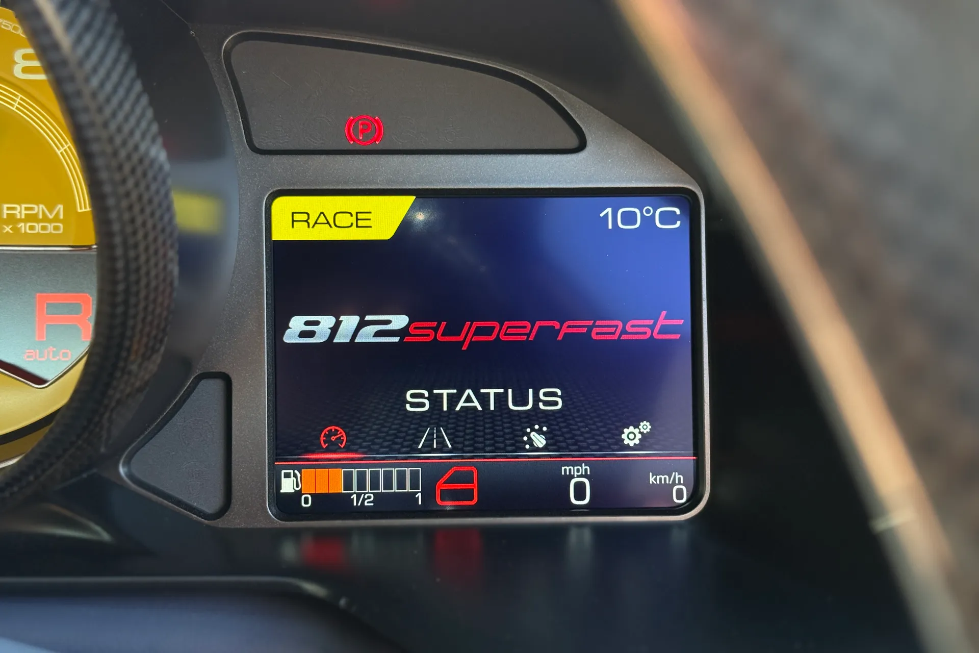 FERRARI 812 SUPERFAST thumbnail image number 44