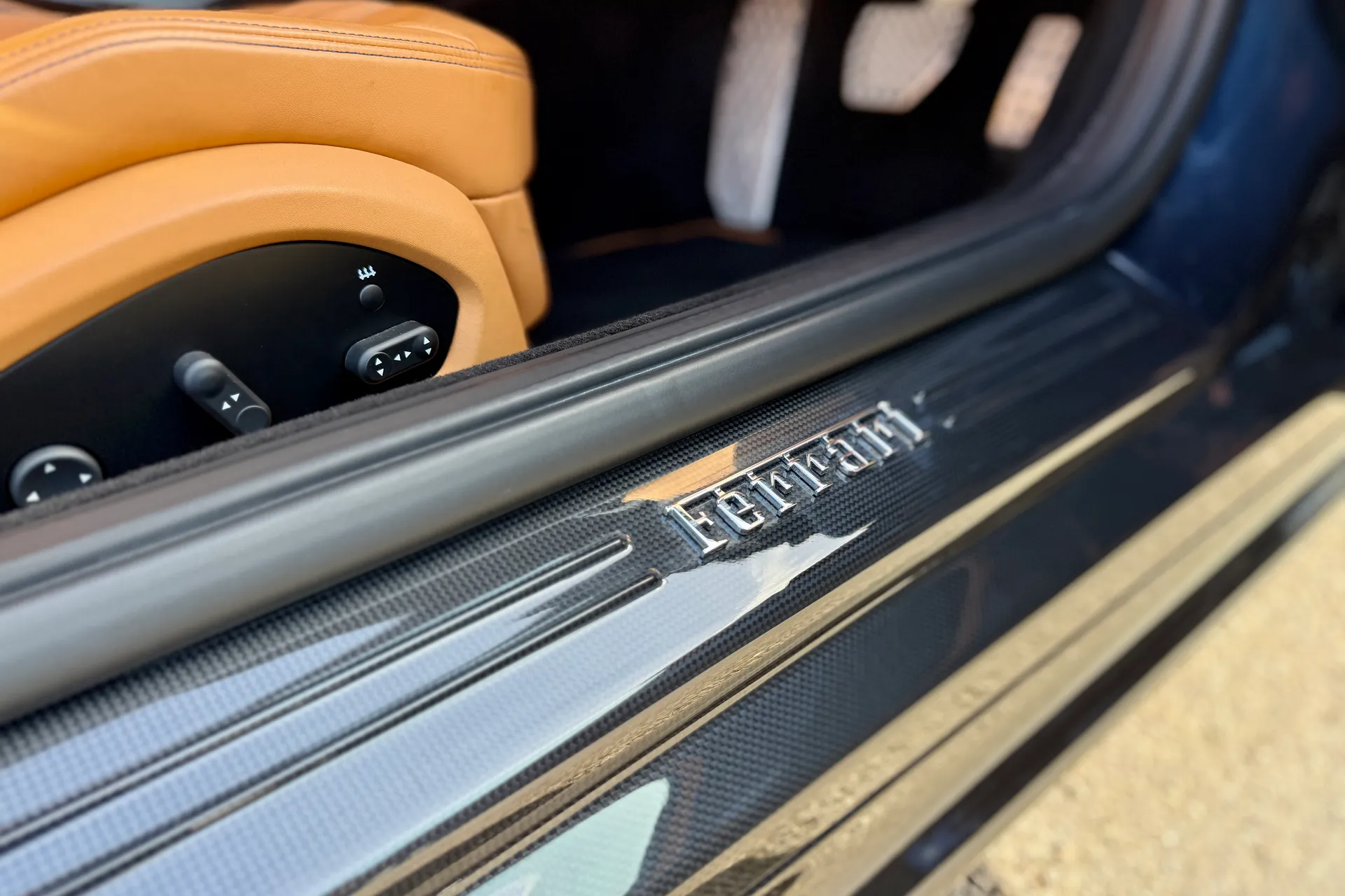 FERRARI 812 SUPERFAST thumbnail image number 27