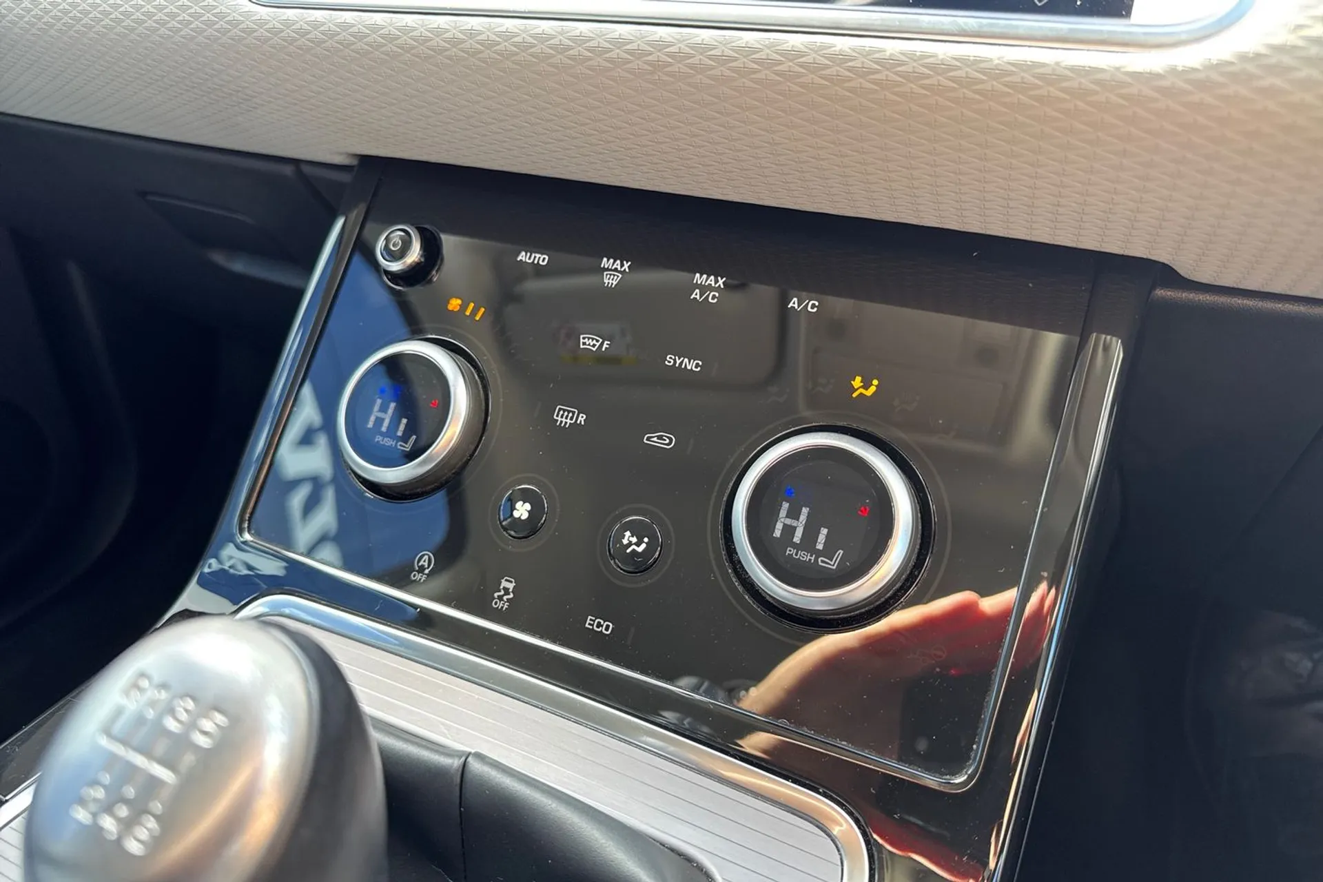 LAND ROVER RANGE ROVER EVOQUE thumbnail image number 40