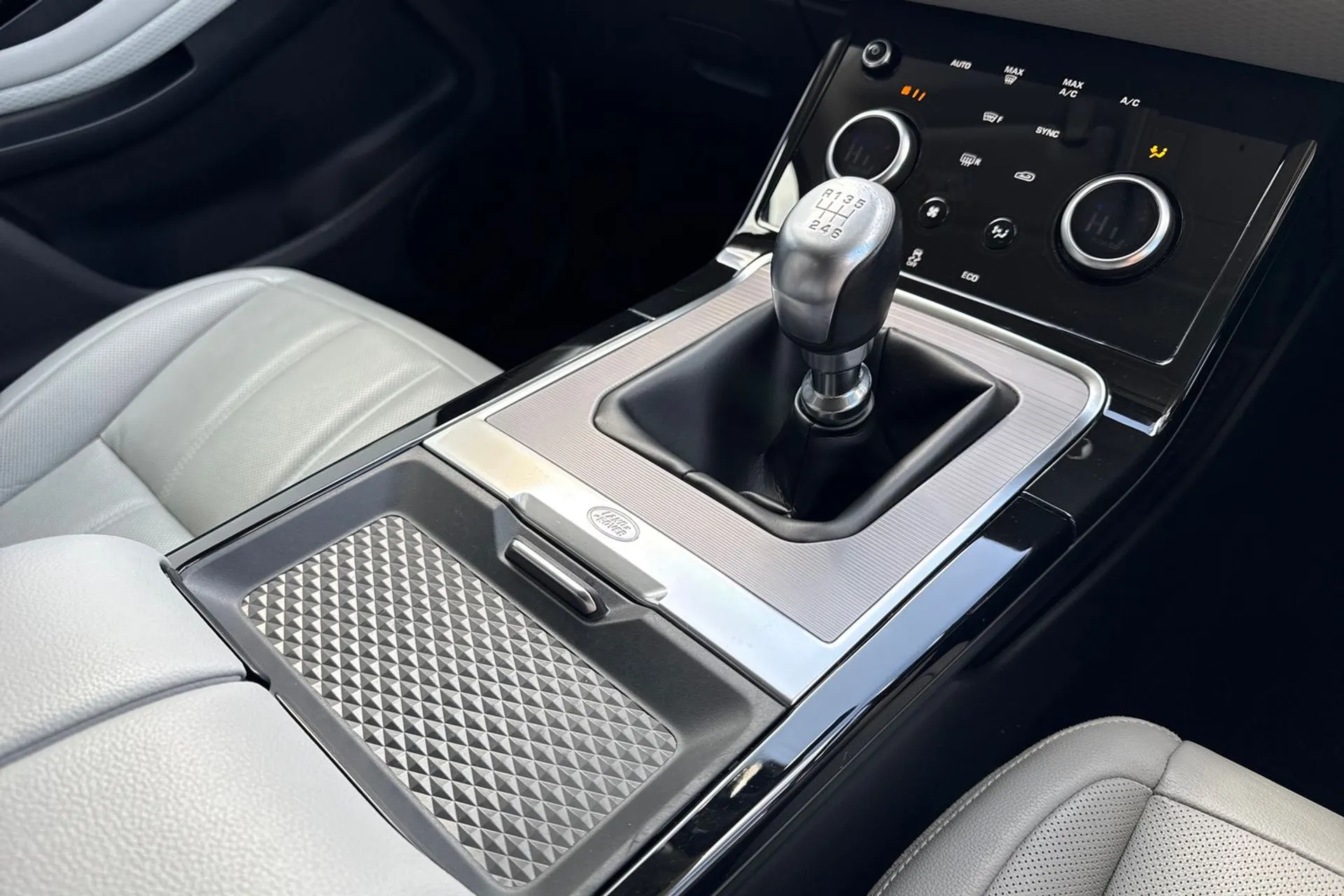 LAND ROVER RANGE ROVER EVOQUE thumbnail image number 42