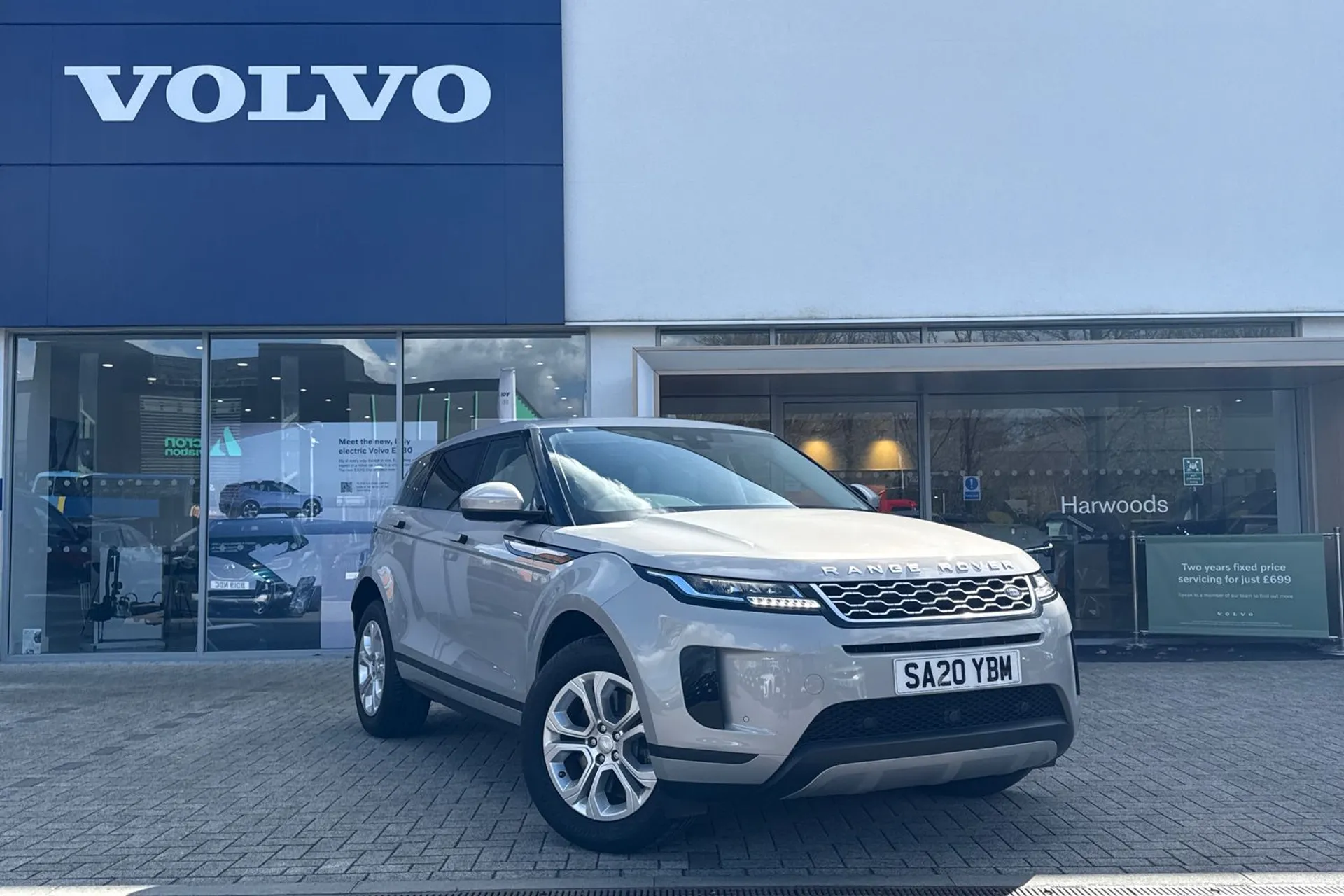 LAND ROVER RANGE ROVER EVOQUE focused image
