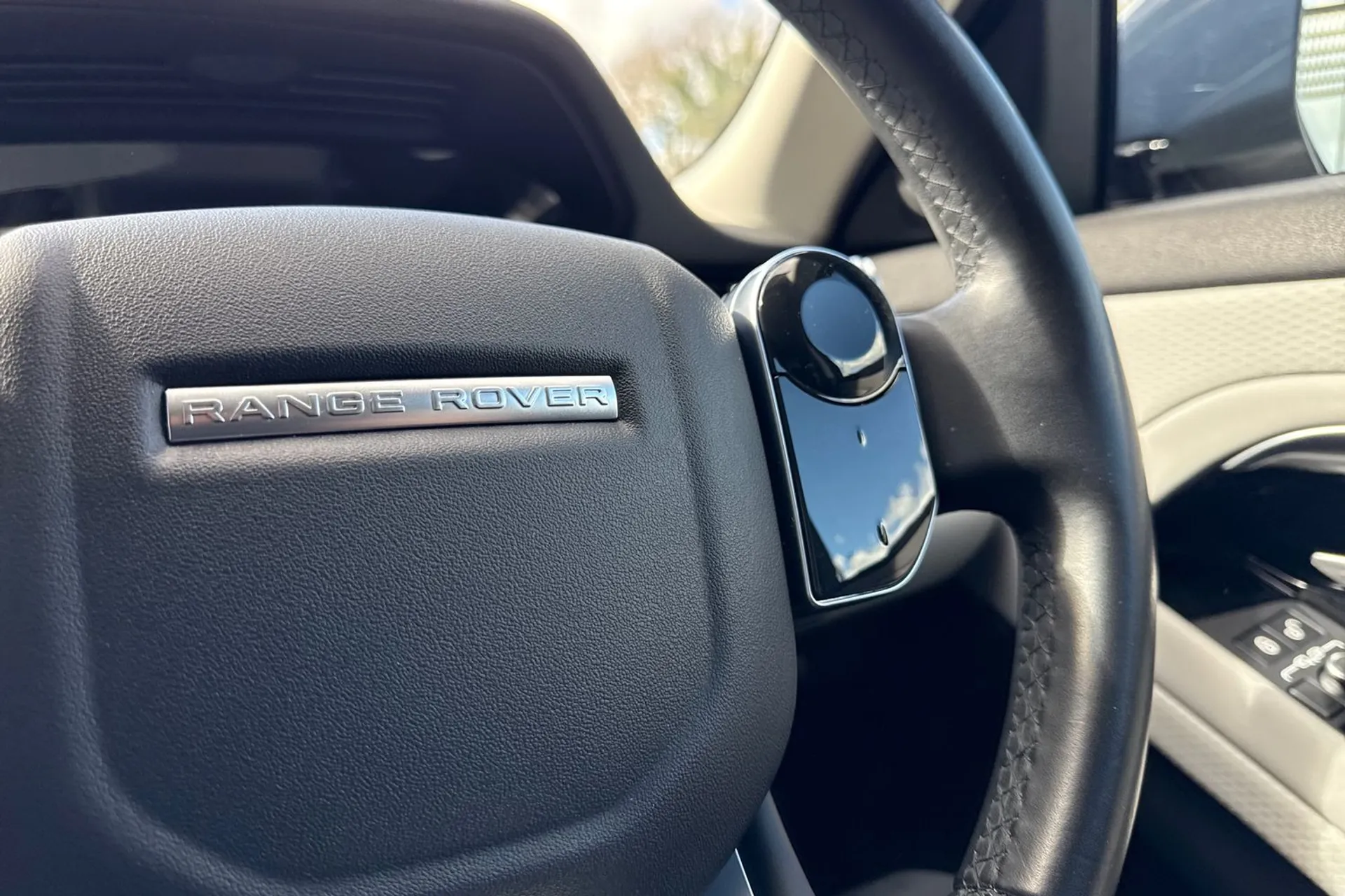 LAND ROVER RANGE ROVER EVOQUE thumbnail image number 37