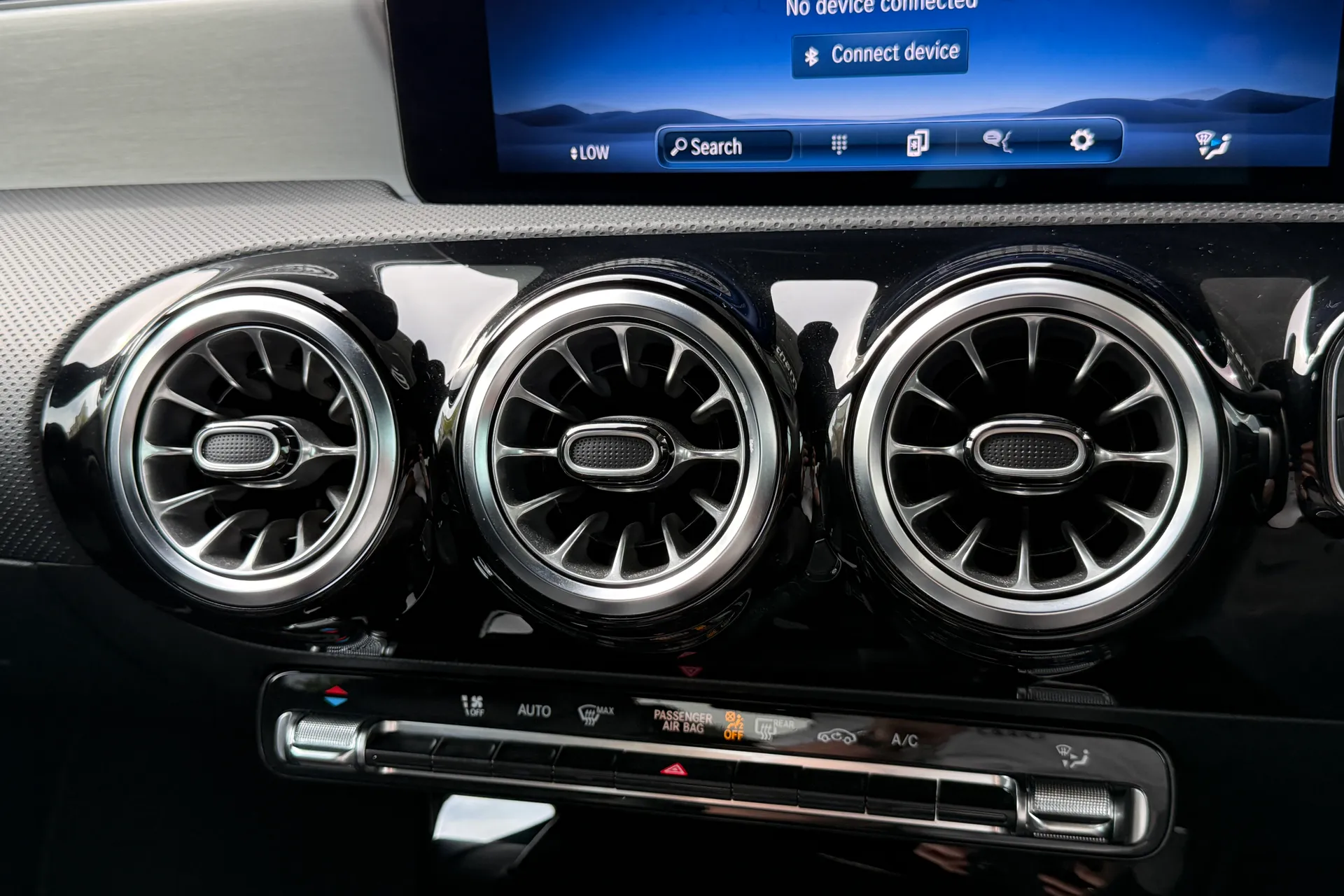 MERCEDES-BENZ CLA thumbnail image number 18