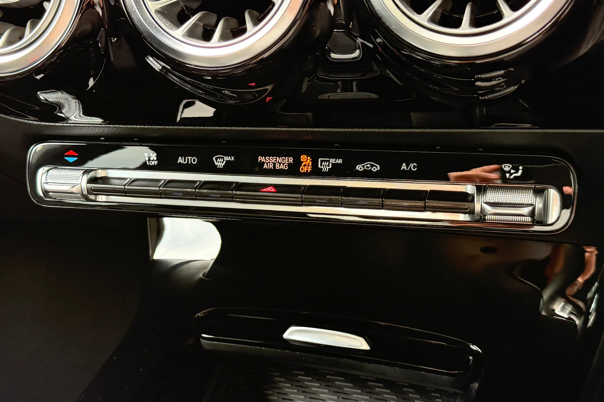 MERCEDES-BENZ CLA thumbnail image number 19