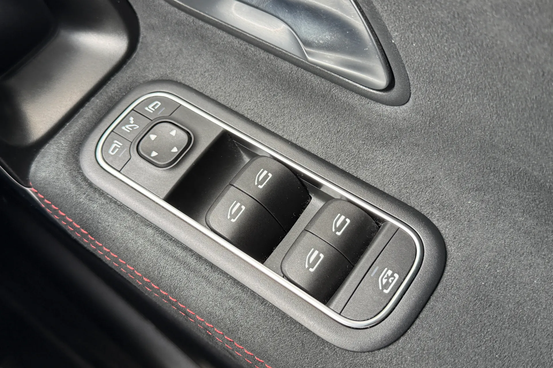 MERCEDES-BENZ CLA thumbnail image number 27