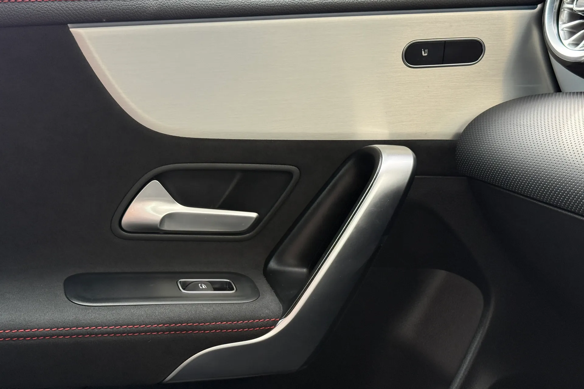 MERCEDES-BENZ CLA thumbnail image number 25