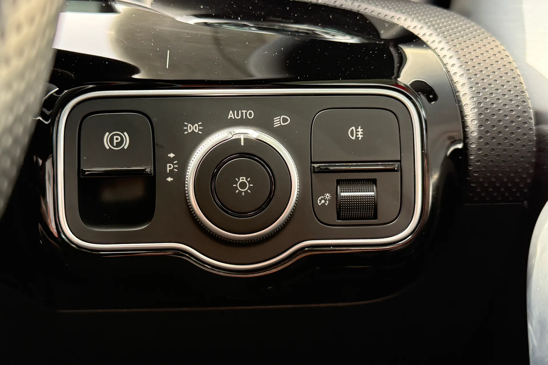 MERCEDES-BENZ CLA thumbnail image number 28