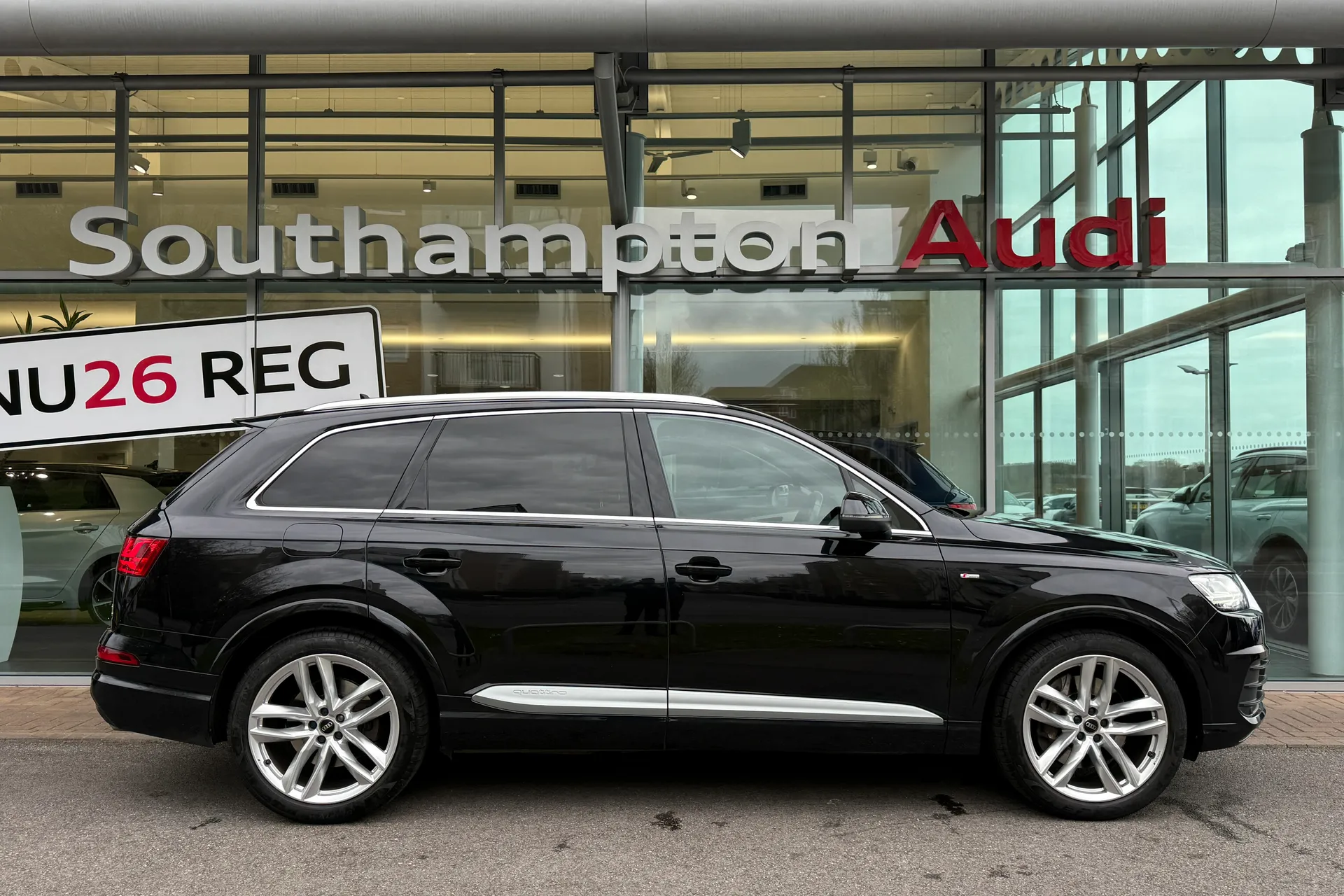 Audi Q7 thumbnail image number 2