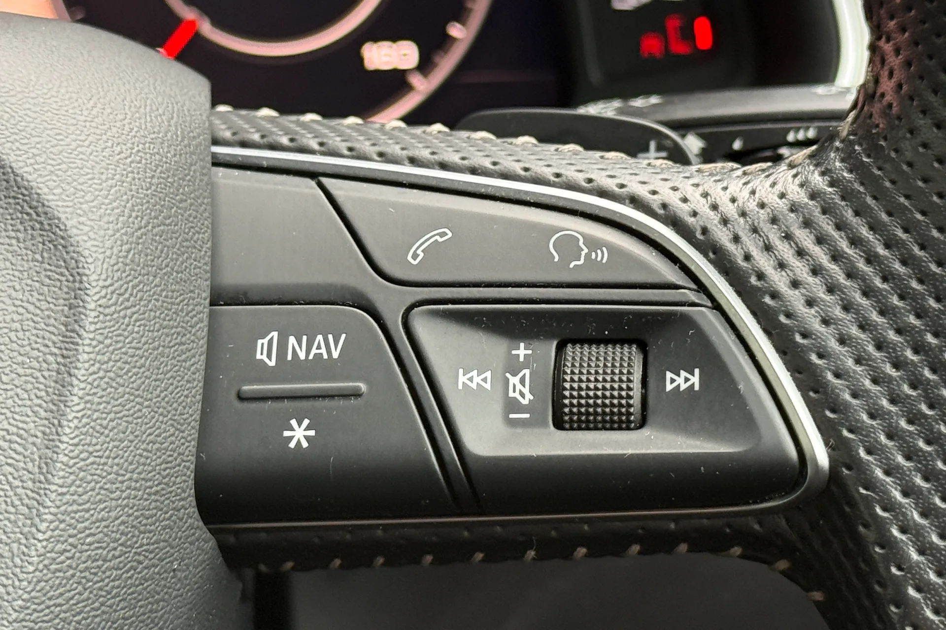 Audi Q7 thumbnail image number 14