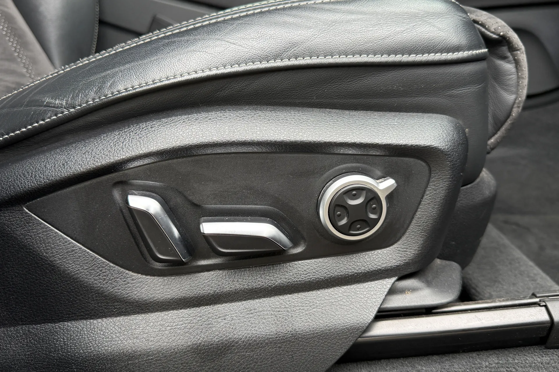 Audi Q7 thumbnail image number 8