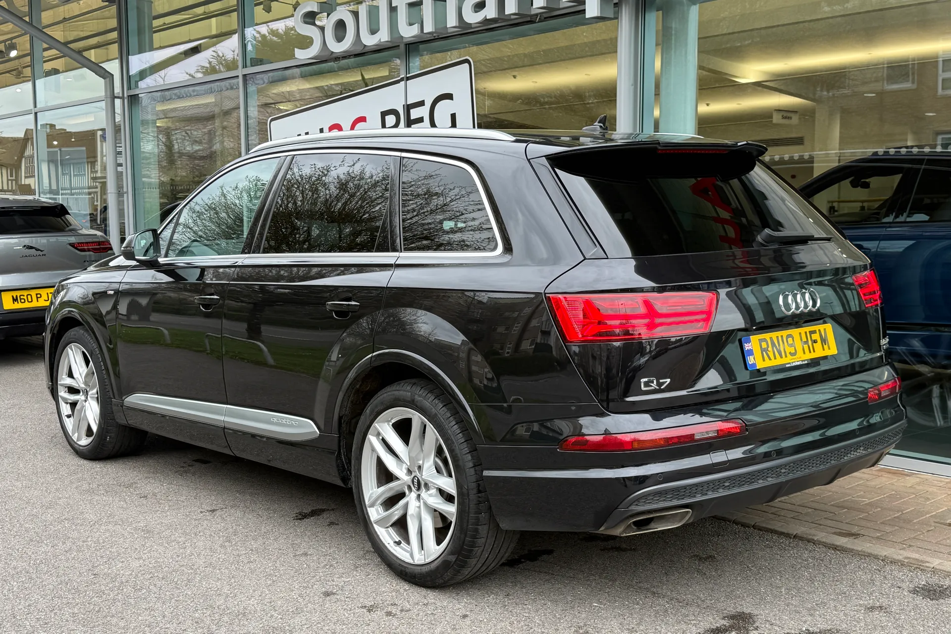 Audi Q7 thumbnail image number 10